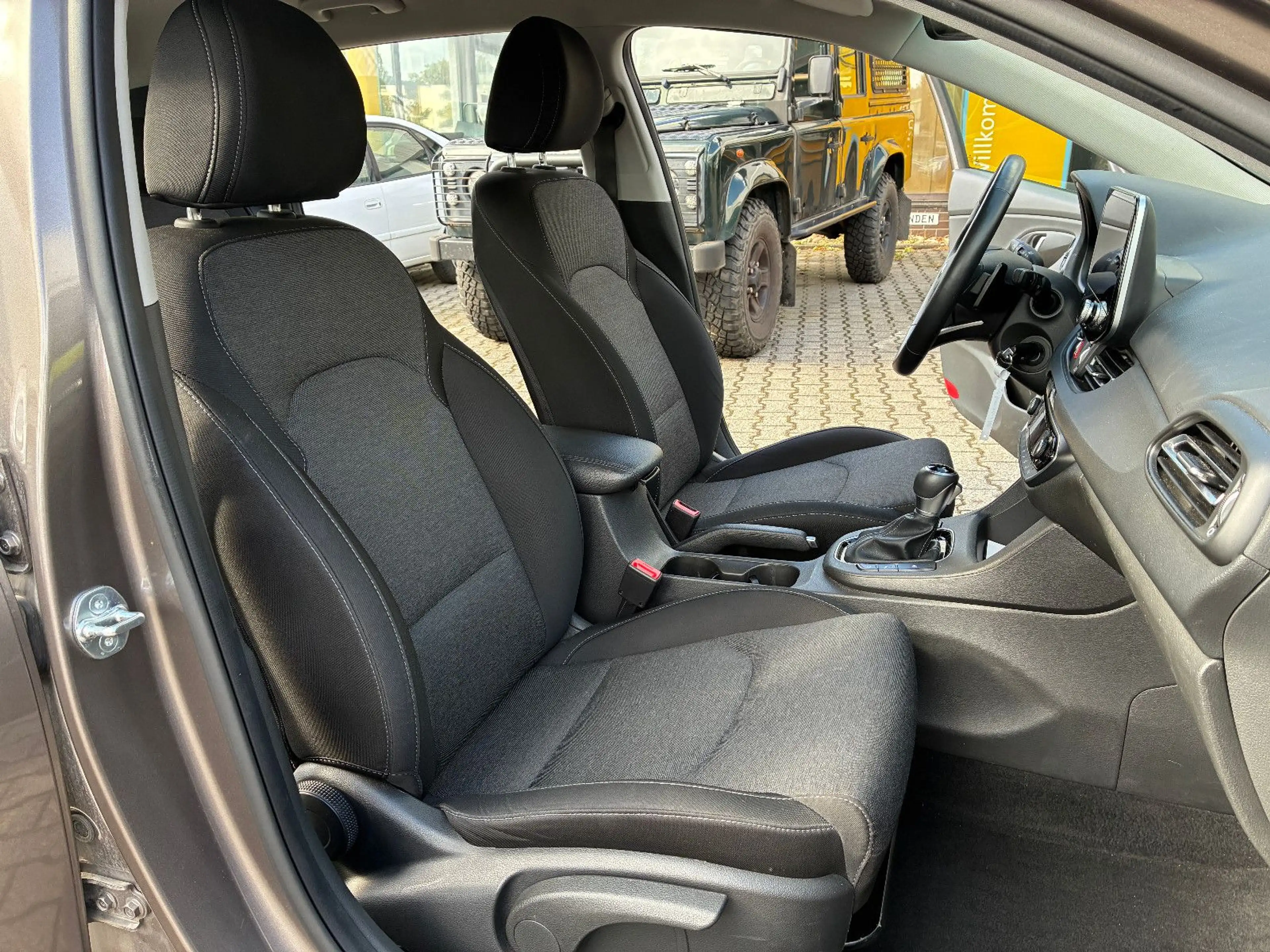 Hyundai i30 Automatik, Navigation, Tüv neu — photo 13