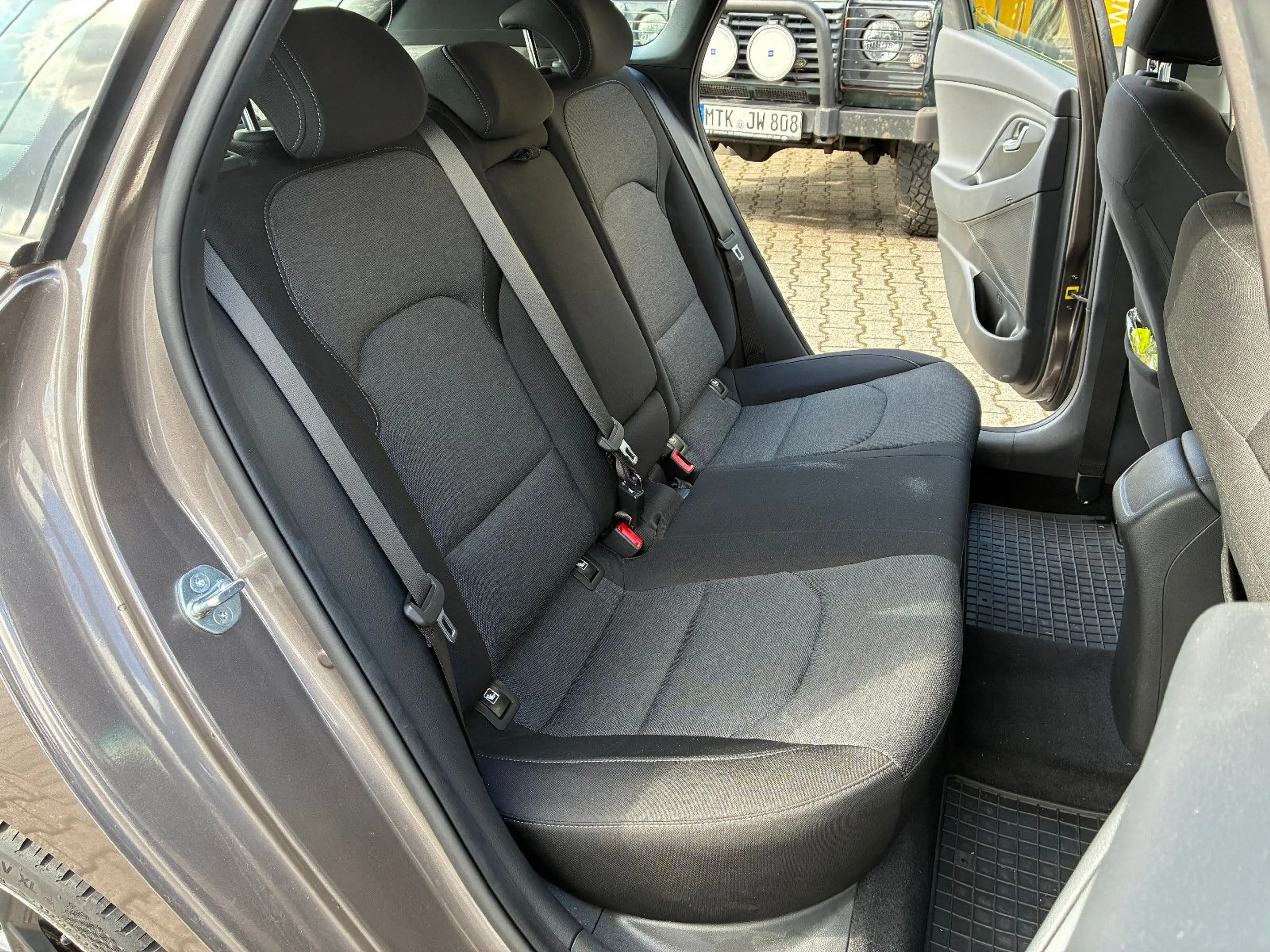 Hyundai i30 Automatik, Navigation, Tüv neu — photo 14