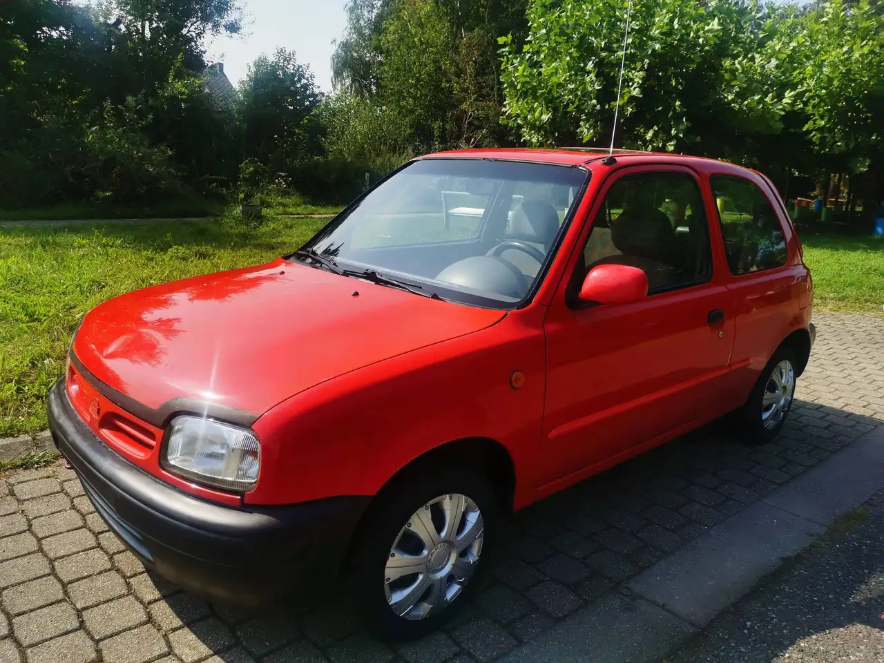 Nissan Micra 1.0i L, foto 1