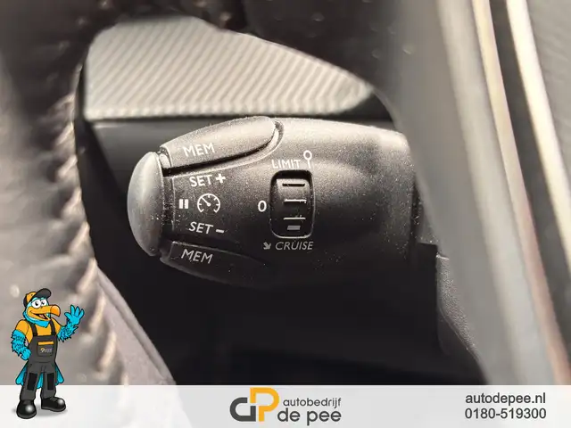 Peugeot 208 view 7
