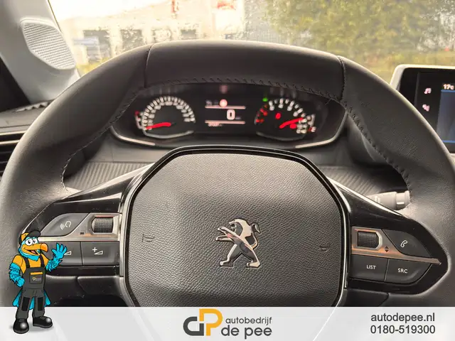 Peugeot 208 view 6