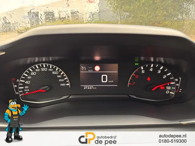 Peugeot 208 view 8