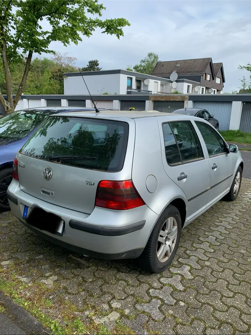 Volkswagen Golf 1.9 TDI Срібний - 2