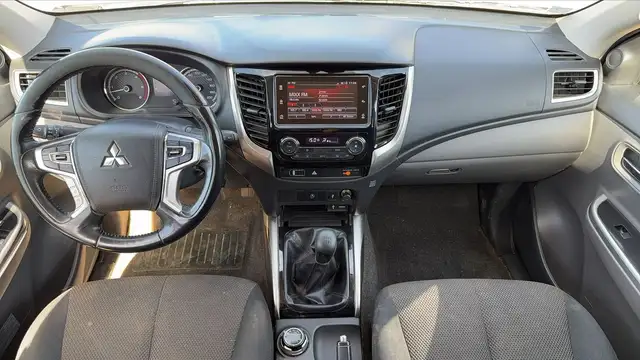 Mitsubishi L200 view 11