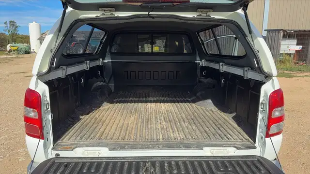 Mitsubishi L200 view 14