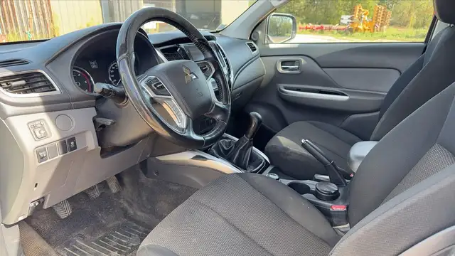 Mitsubishi L200 view 8