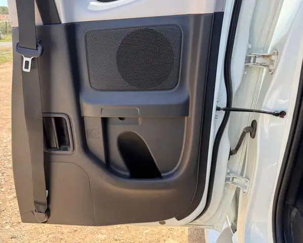 Mitsubishi L200 view 9