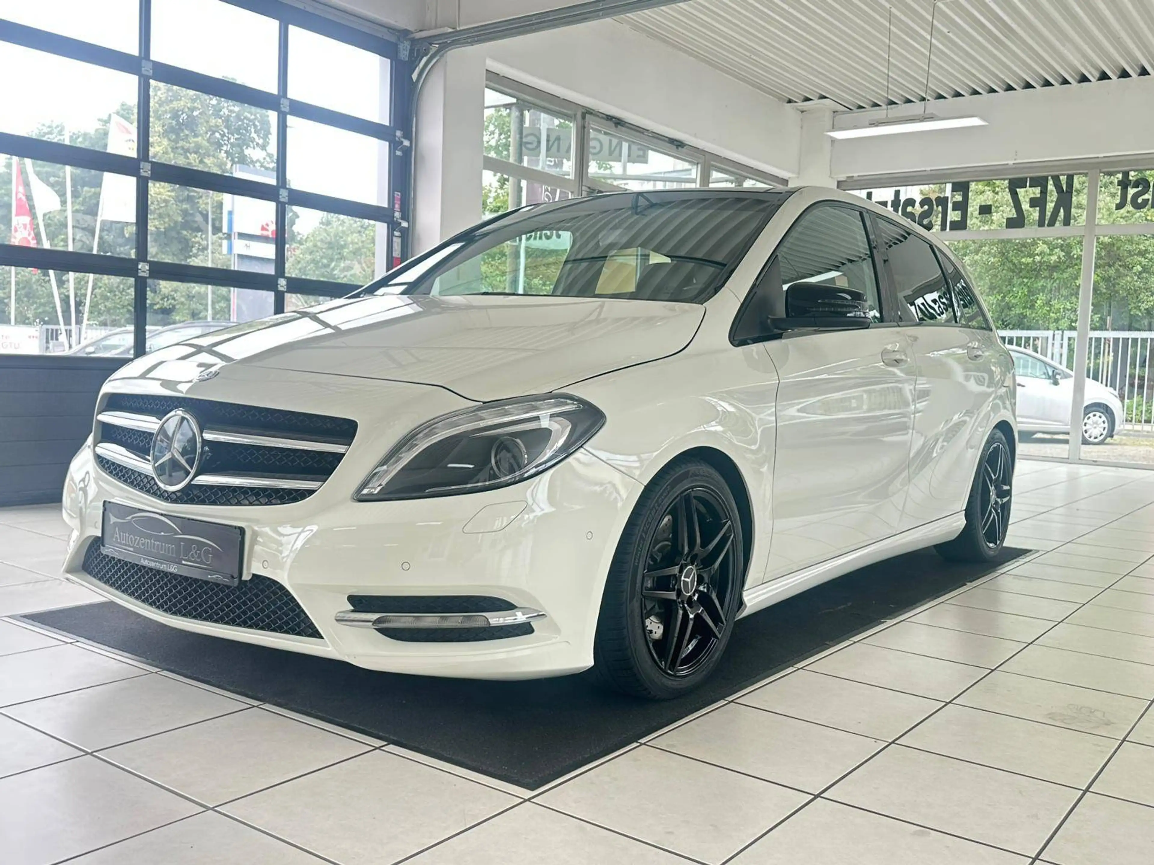 Mercedes-Benz B 220 B 220 4Matic (246.247) — photo 2