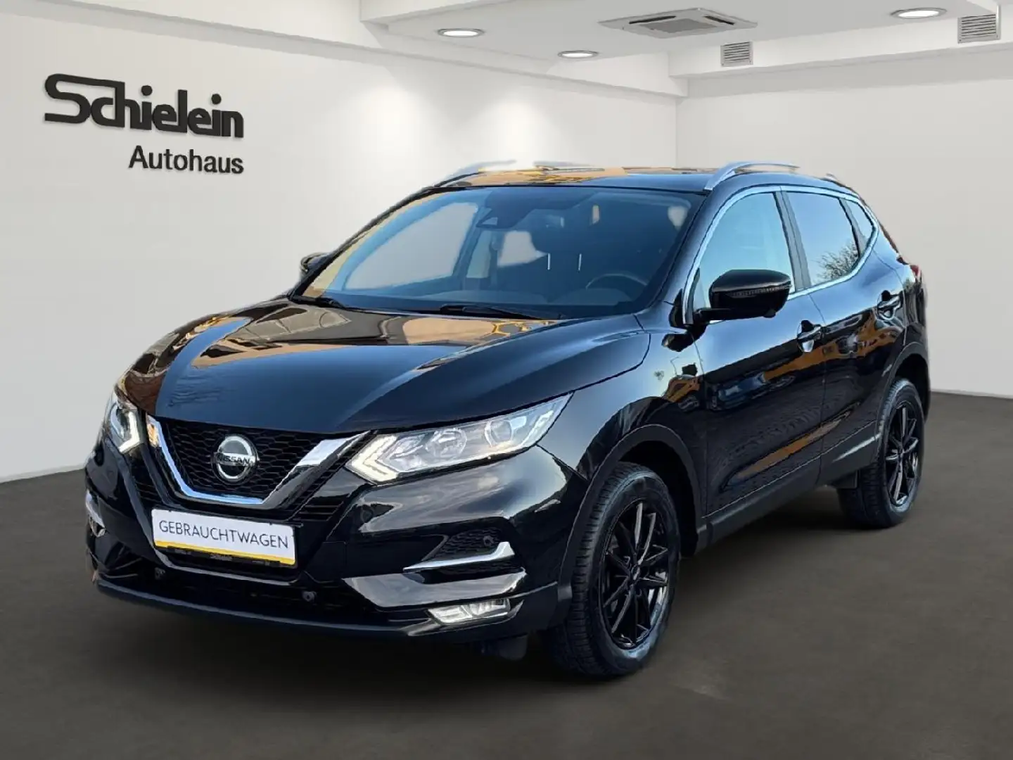 Nissan Qashqai 1.3 159PS N-Connecta Schwarz - 1