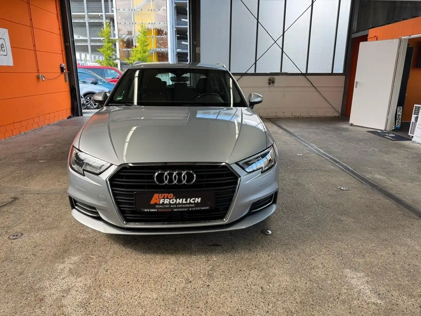 Audi A3 Sportback 2.0 TDI design Teilleder Navi Xenon Silber - 2