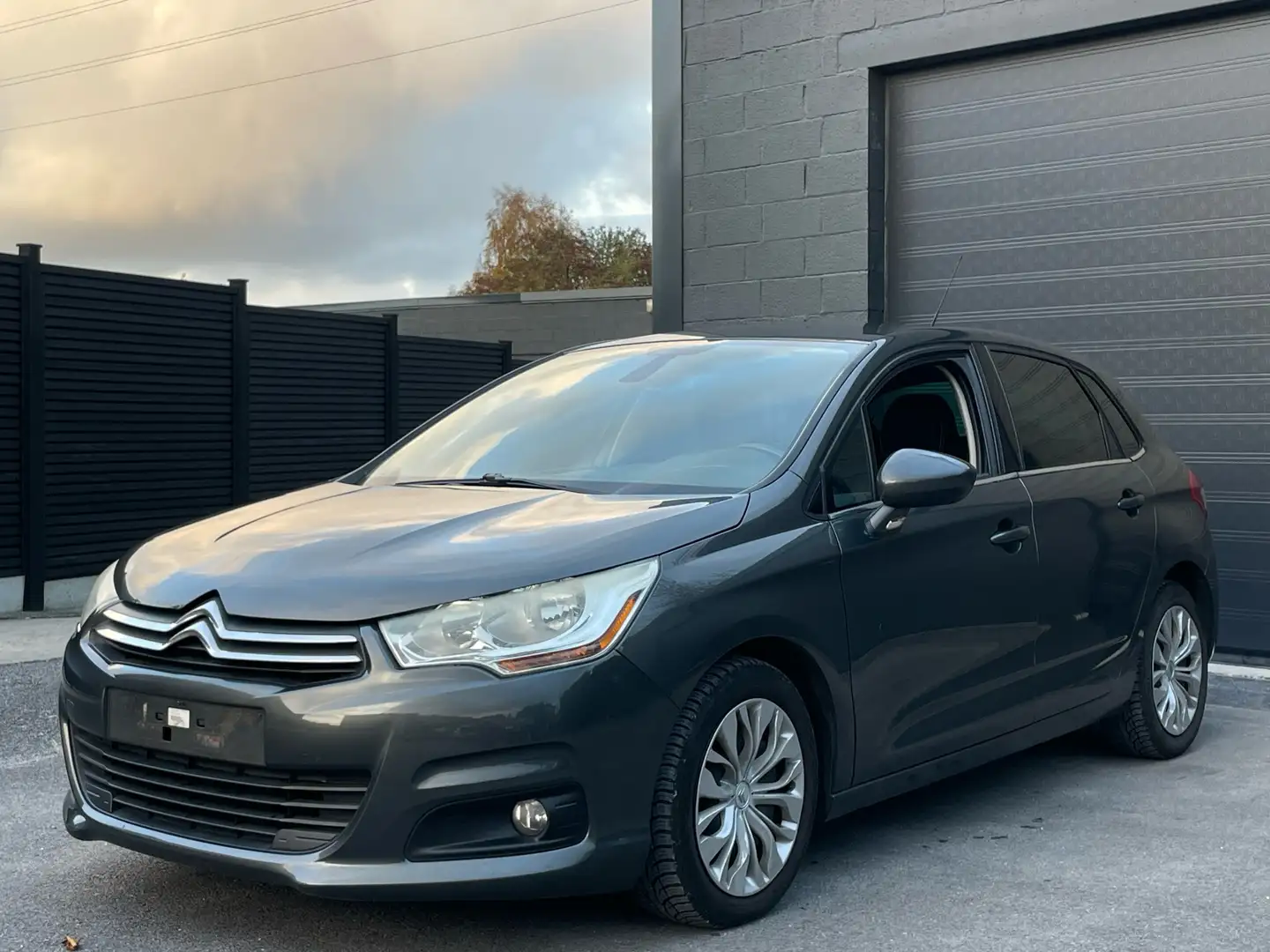 Citroen C4 1.6 e-HDi Boite Automatique prêt à immatriculer Gris - 1