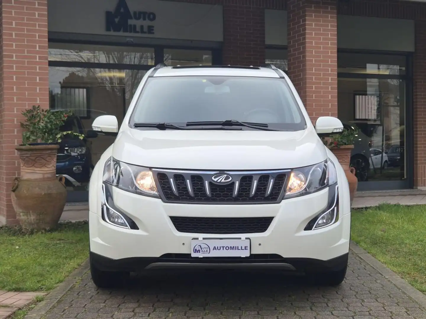 Mahindra XUV500 2.2 16v W10 fwd 7p.ti M1 Weiß - 2