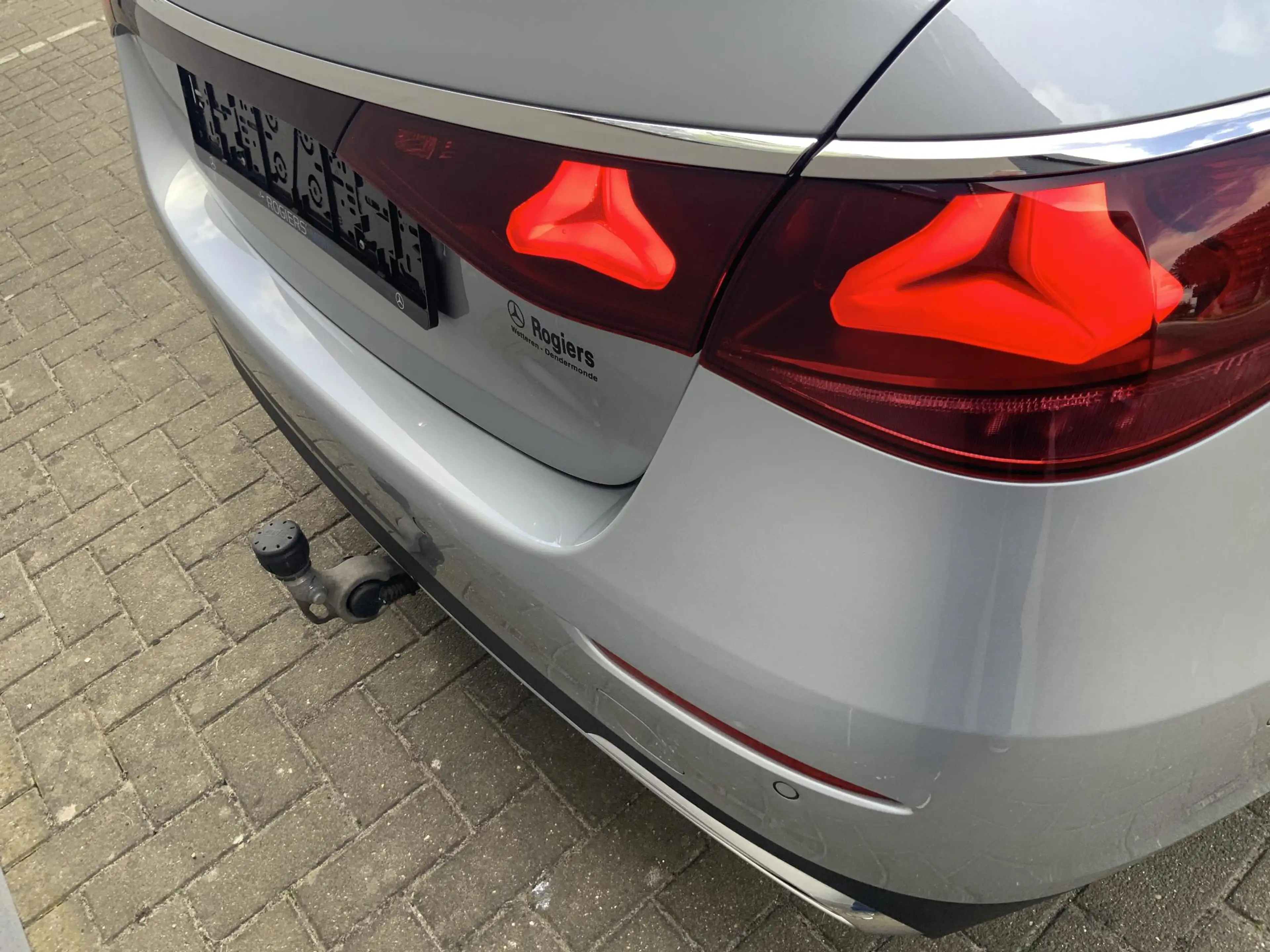Mercedes-Benz E 200 Luxury Line — photo 13