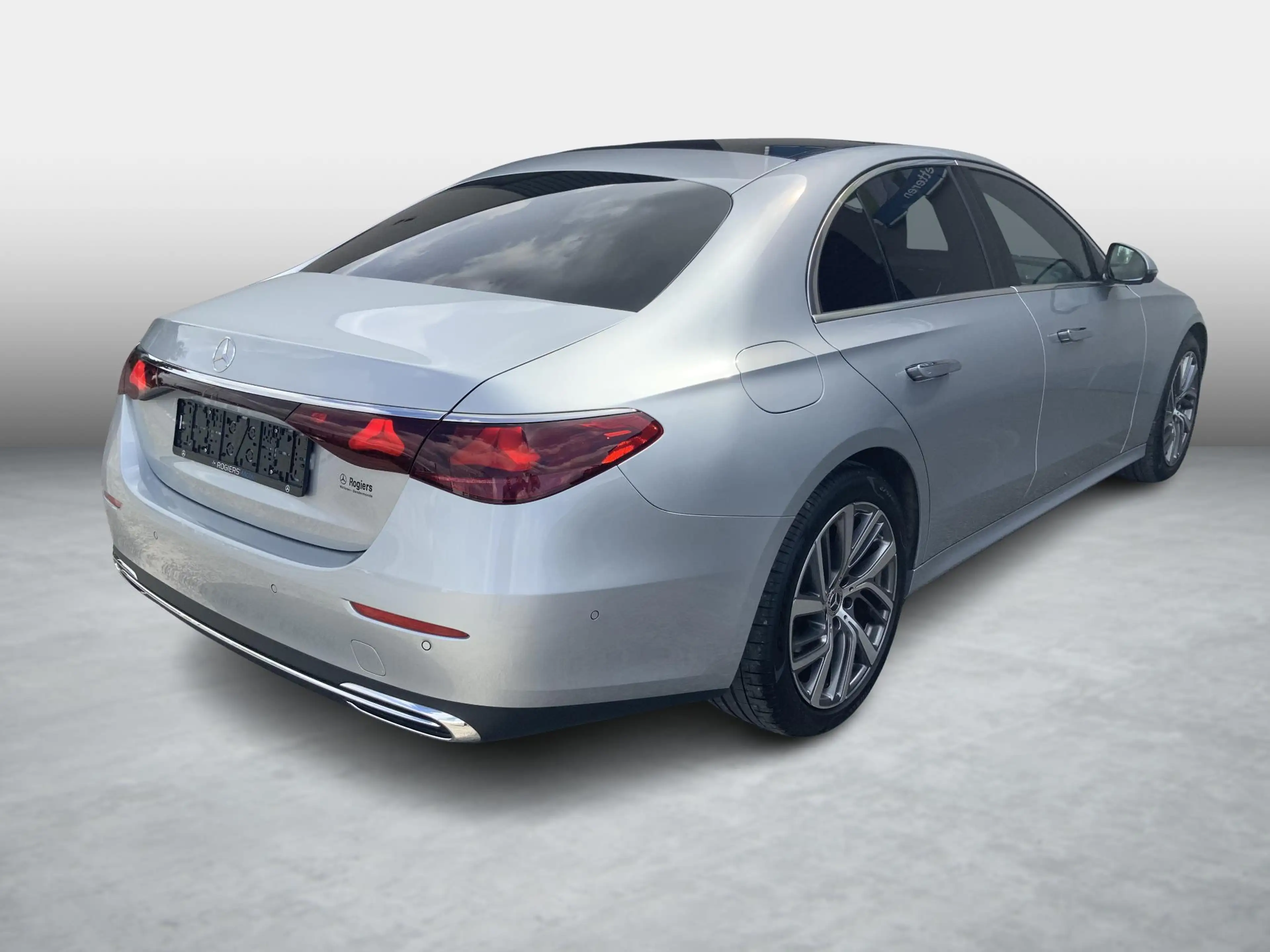 Mercedes-Benz E 200 Luxury Line — photo 3