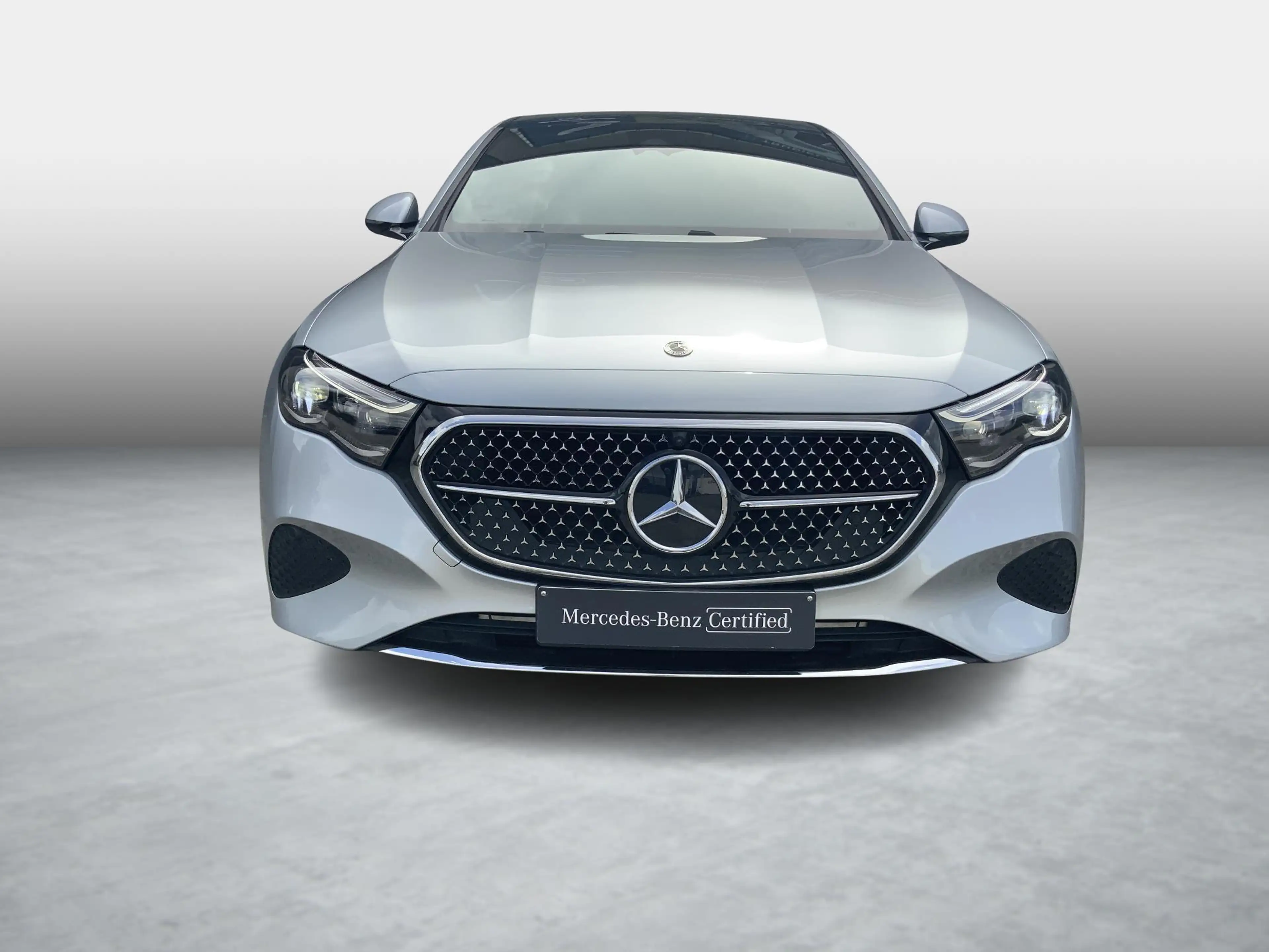 Mercedes-Benz E 200 Luxury Line — photo 6