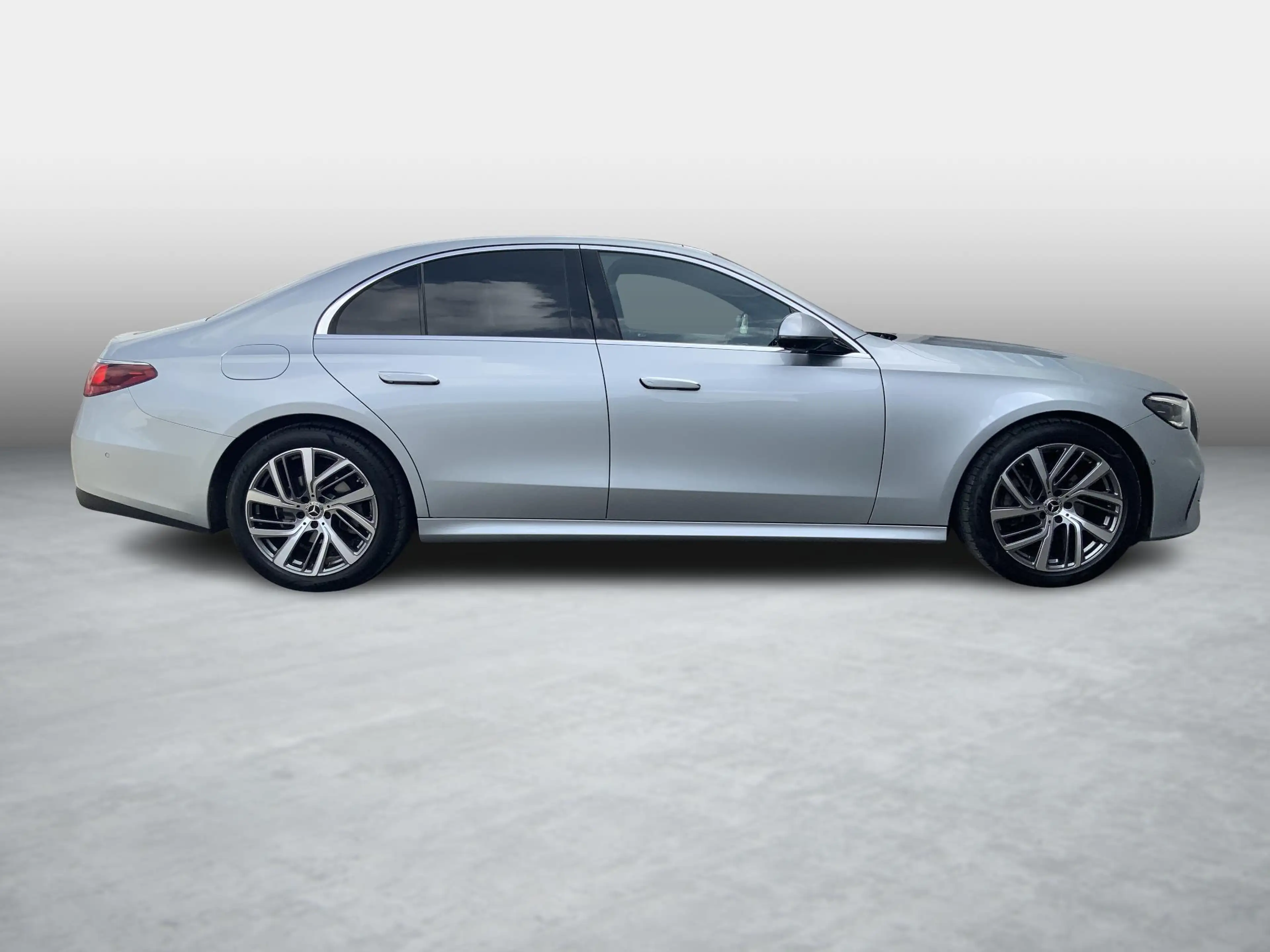 Mercedes-Benz E 200 Luxury Line — photo 9