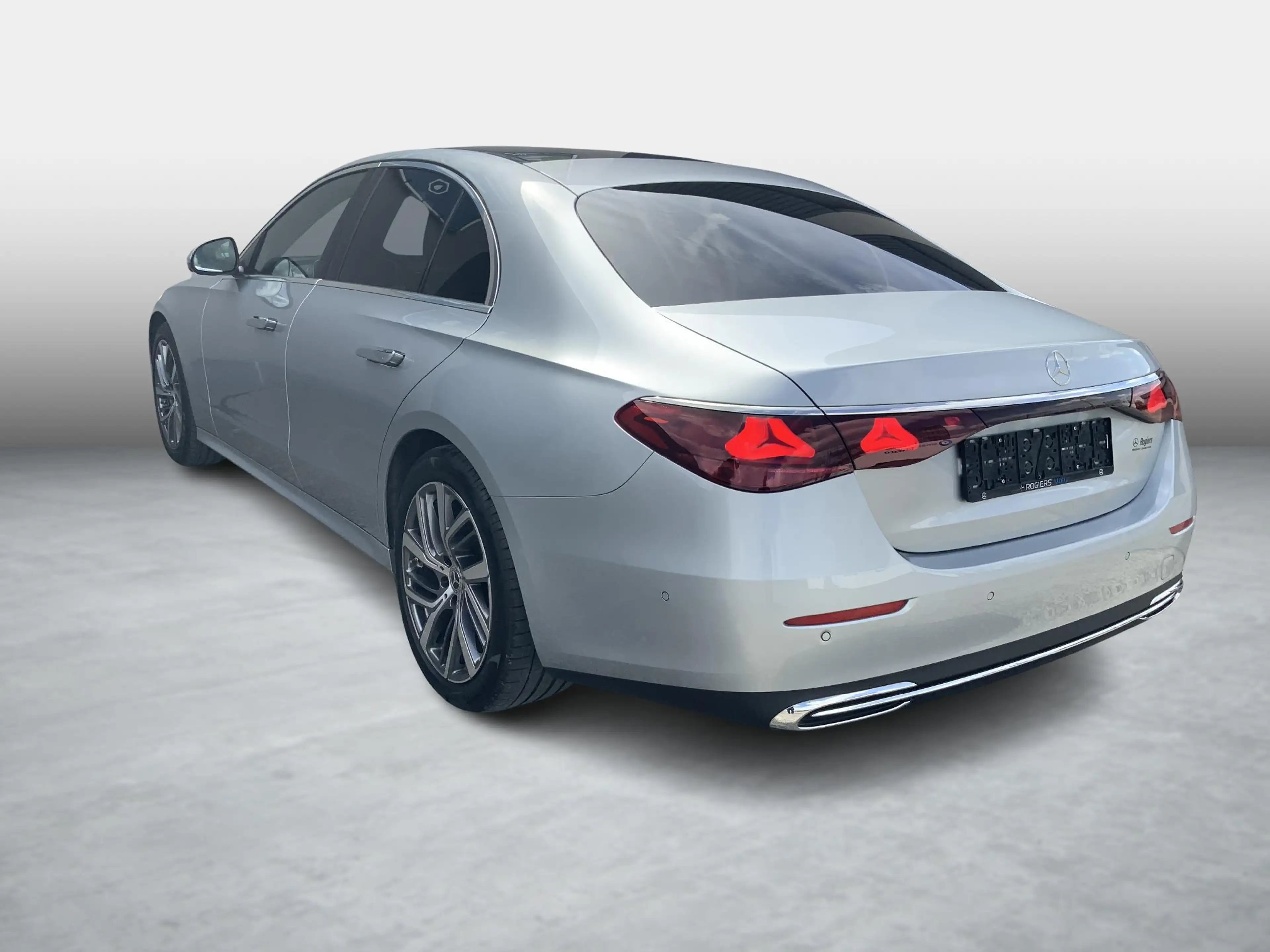 Mercedes-Benz E 200 Luxury Line — photo 4