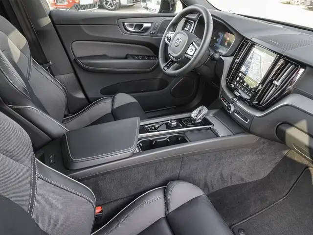 Volvo XC60 view 9