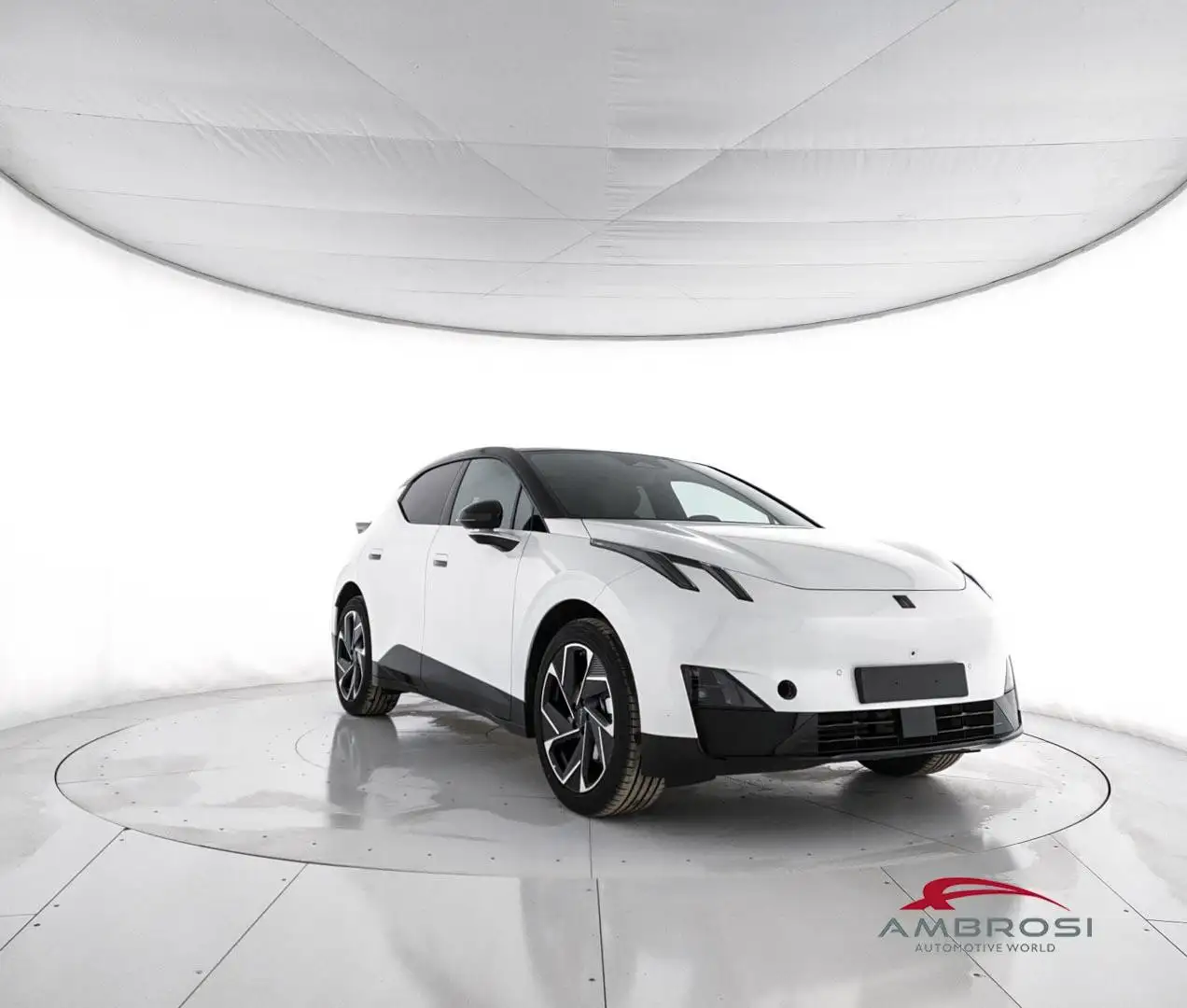 Lynk & Co 02 MORE Weiß - 2