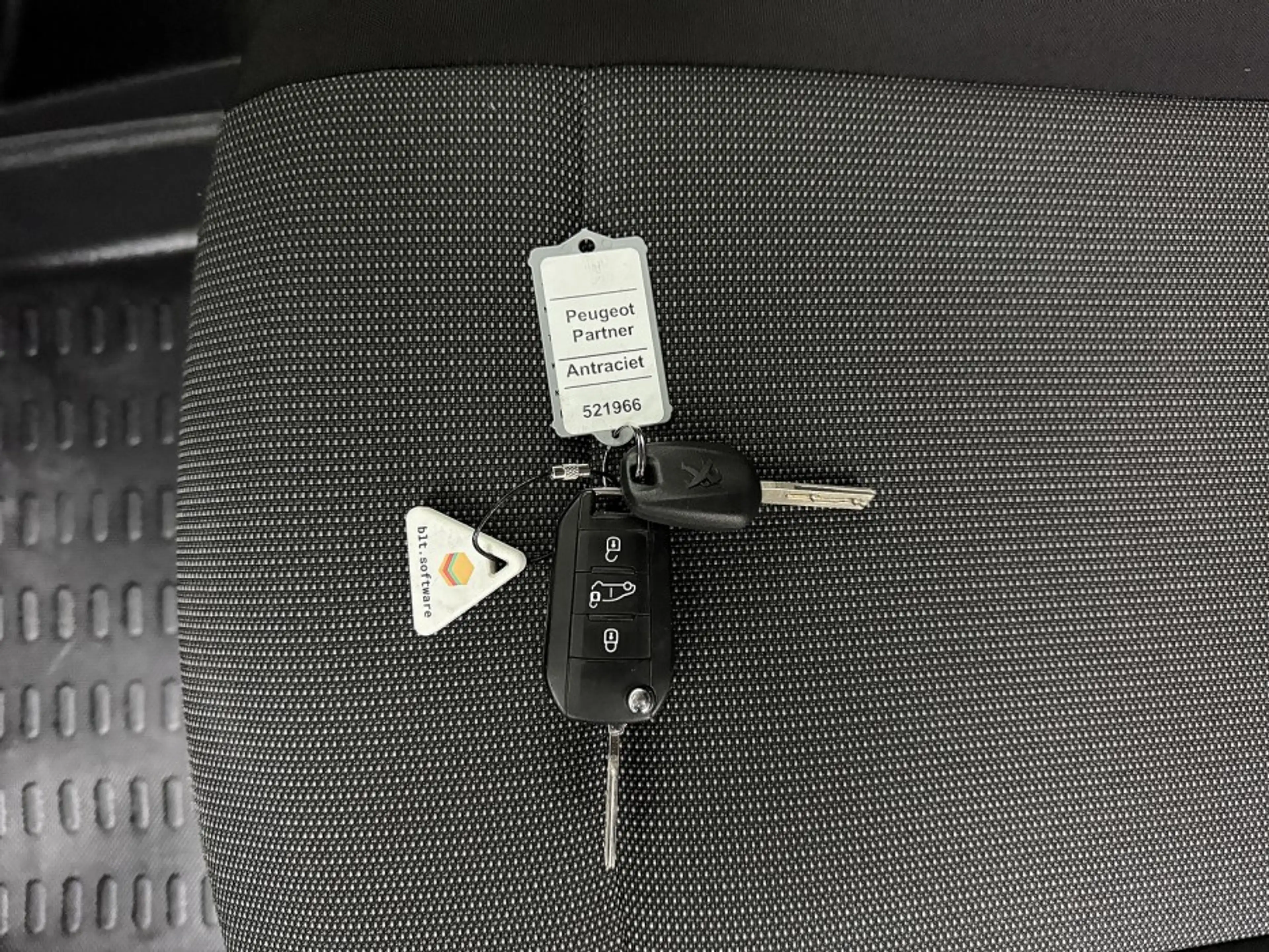 Peugeot Partner 1.5HDi | 3-Persoons | Navigatie | Multimedia | Air — photo 5