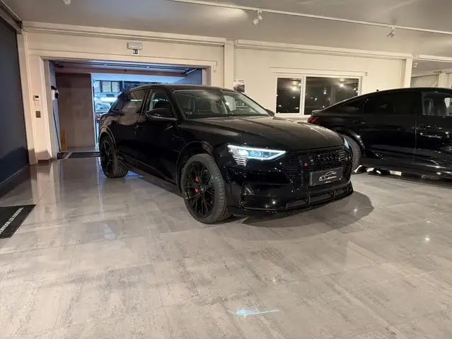 Audi Q8 e-tron 55 QUATTRO 408PK * FULL BLACK * CAMERA * LEDER *