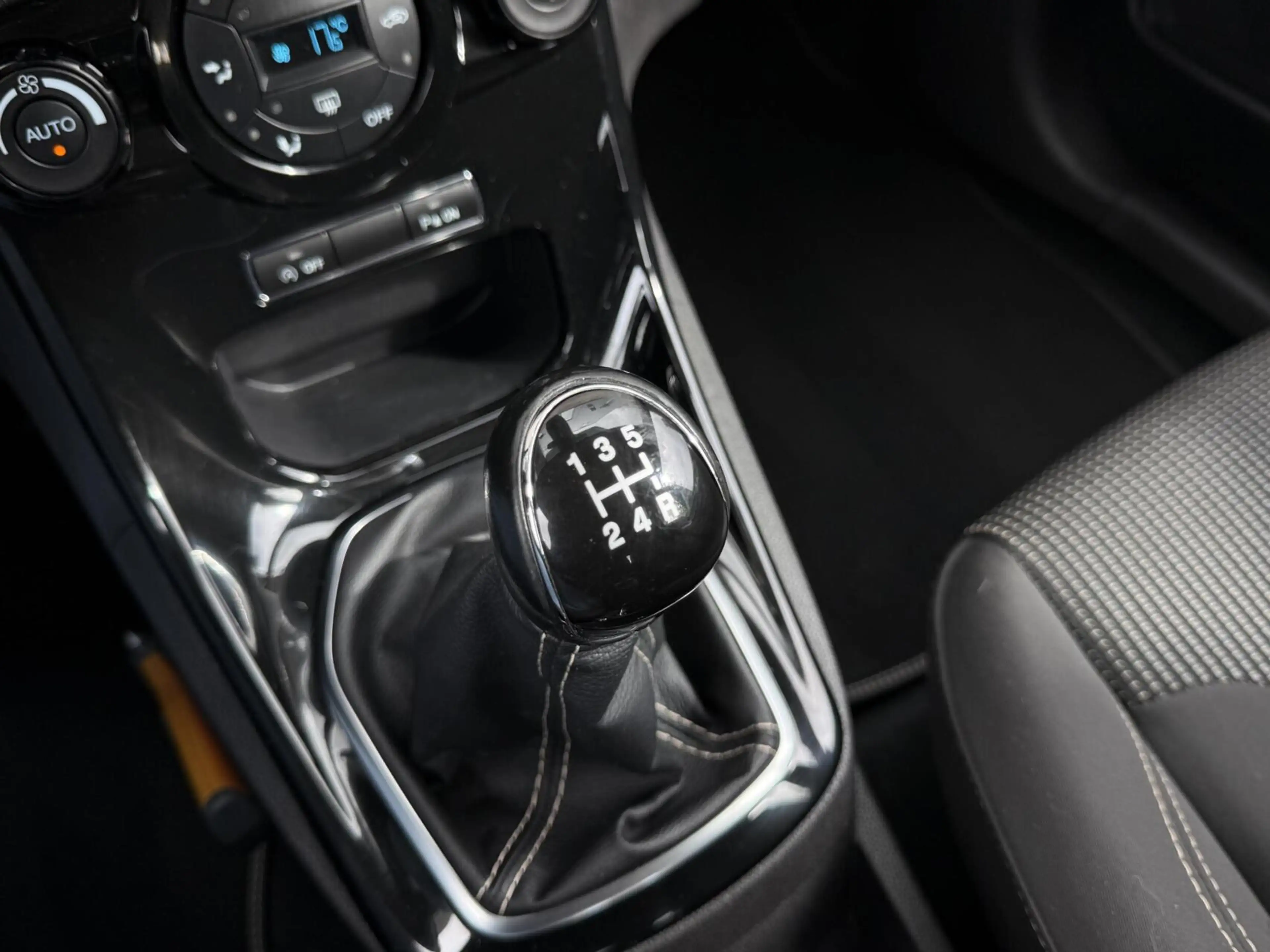 Ford Fiesta 1.0 EcoBoost Titanium | Navigatie | Cruise control — photo 20