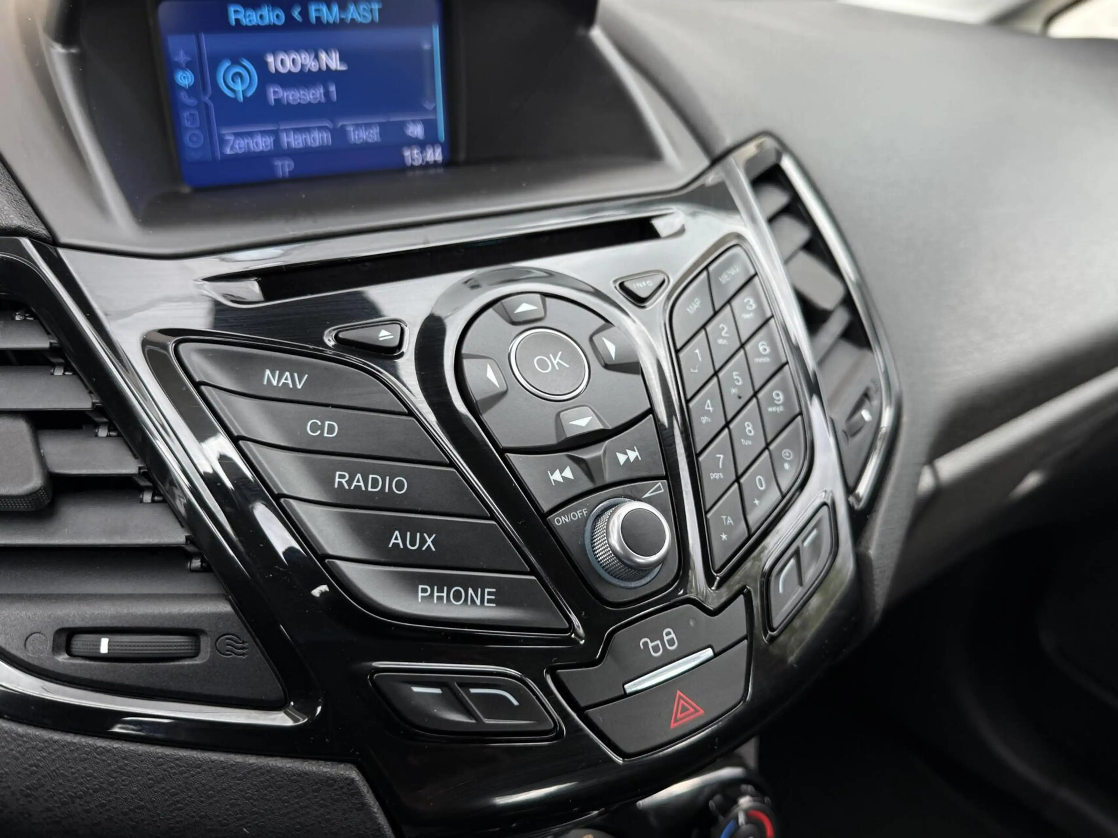Ford Fiesta 1.0 EcoBoost Titanium | Navigatie | Cruise control — photo 23