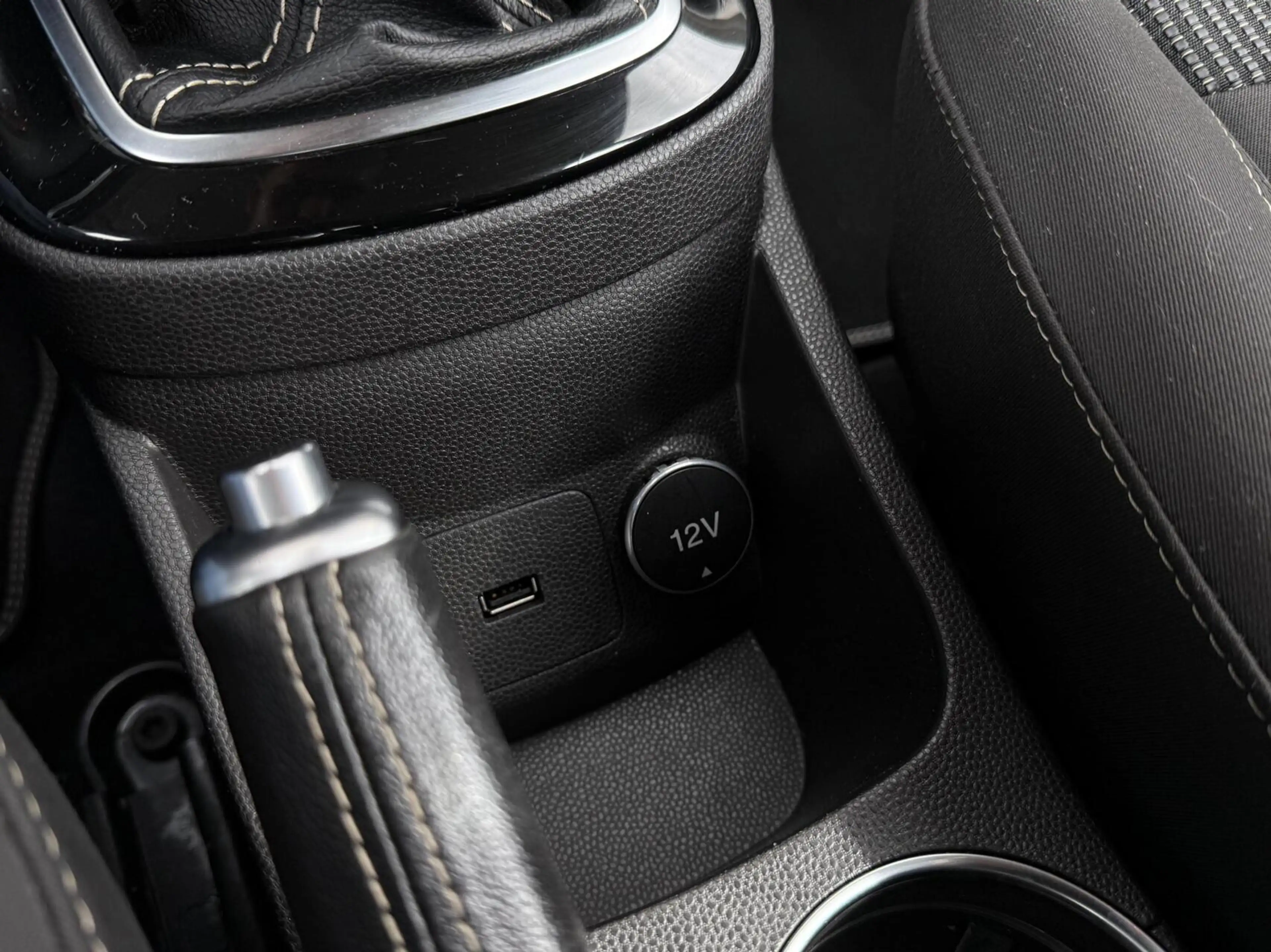 Ford Fiesta 1.0 EcoBoost Titanium | Navigatie | Cruise control — photo 19