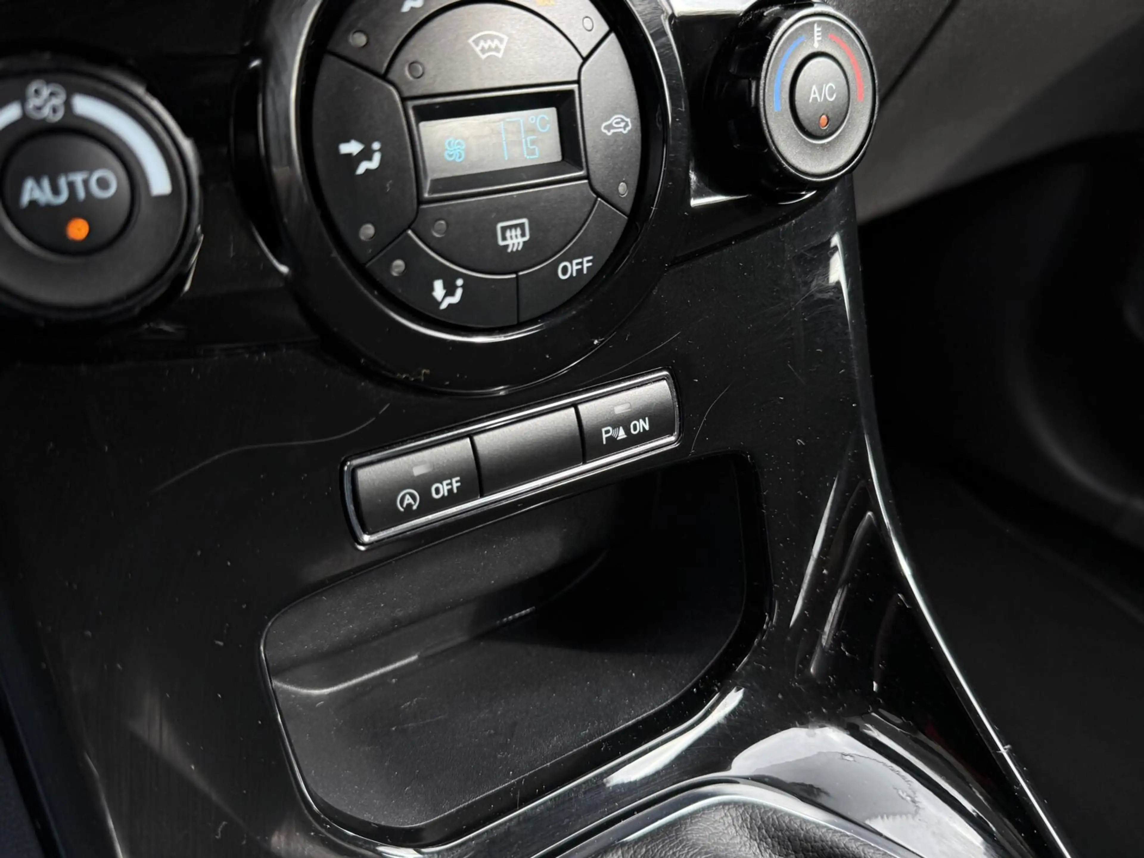 Ford Fiesta 1.0 EcoBoost Titanium | Navigatie | Cruise control — photo 21