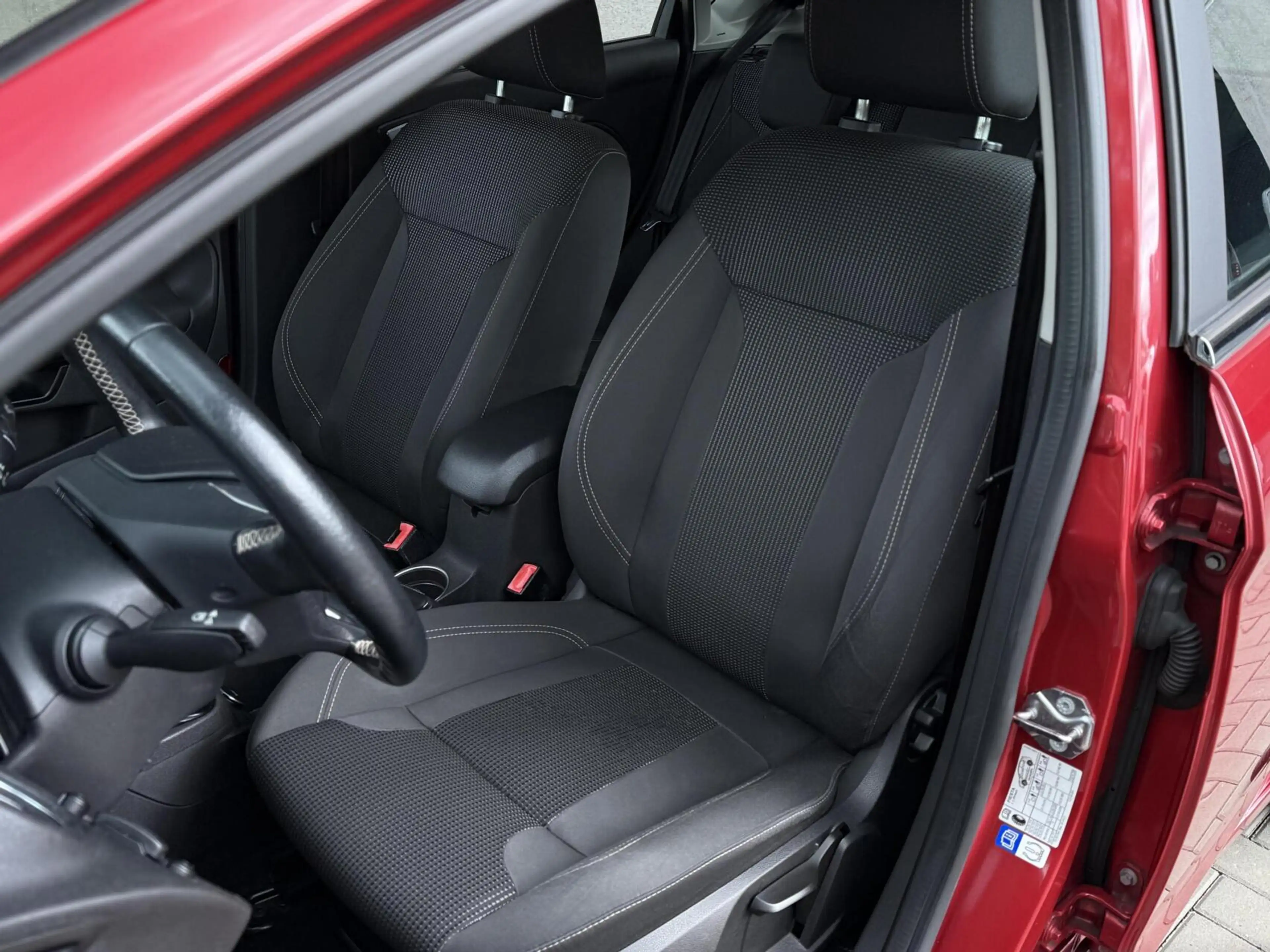 Ford Fiesta 1.0 EcoBoost Titanium | Navigatie | Cruise control — photo 18