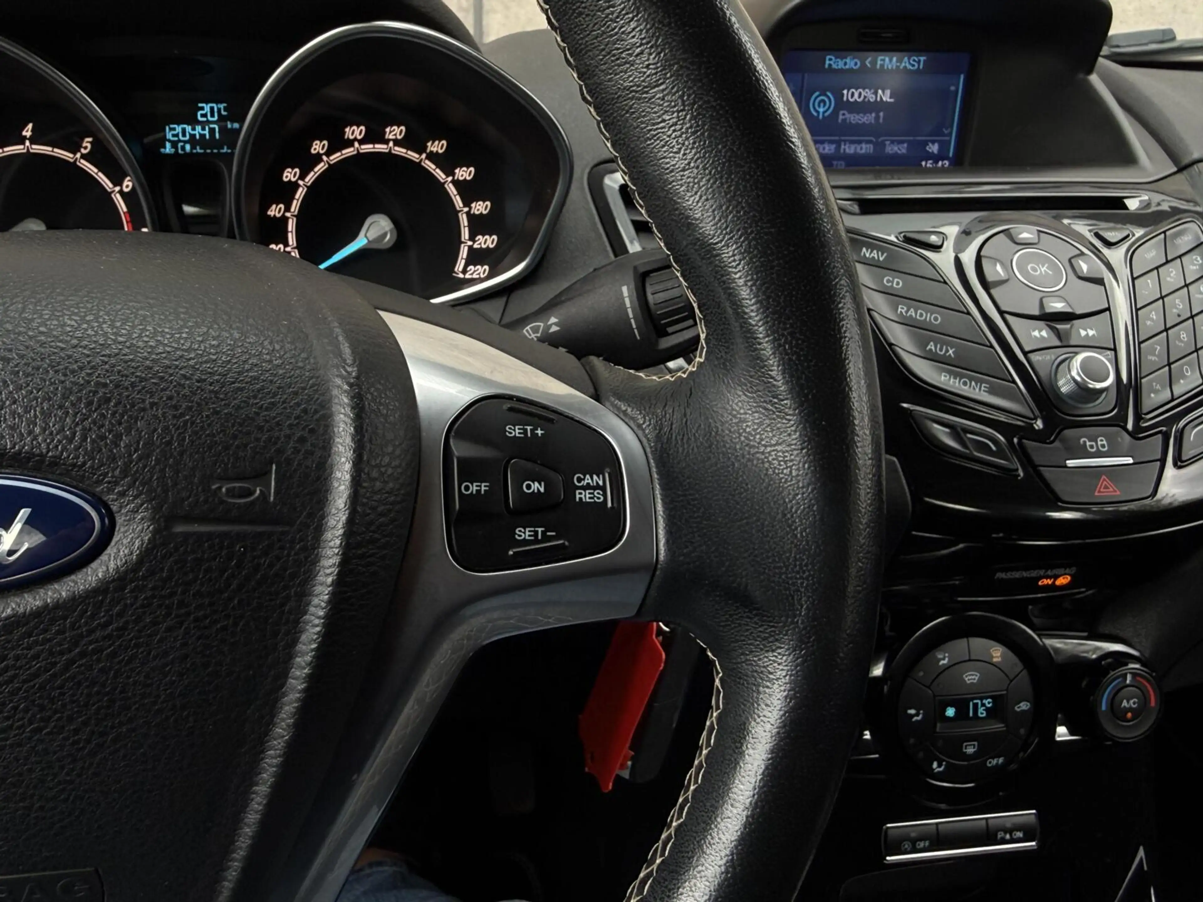 Ford Fiesta 1.0 EcoBoost Titanium | Navigatie | Cruise control — photo 24
