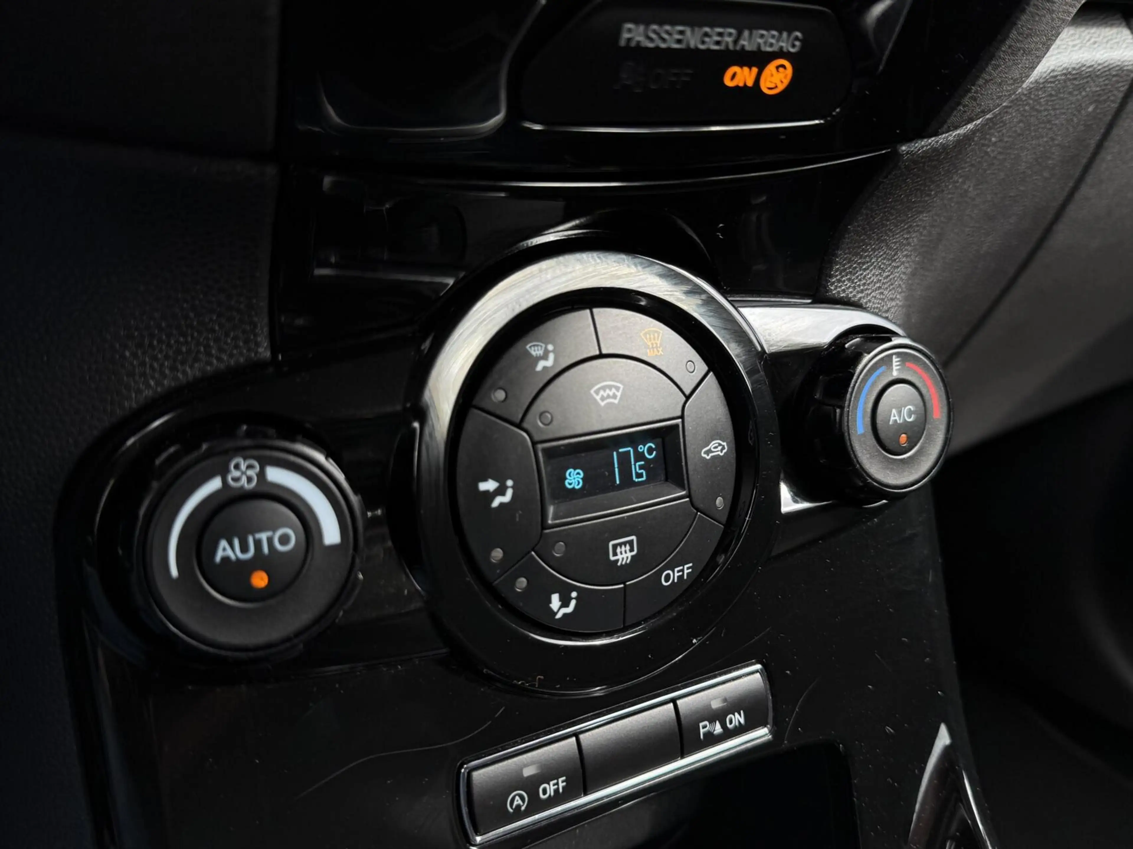 Ford Fiesta 1.0 EcoBoost Titanium | Navigatie | Cruise control — photo 22