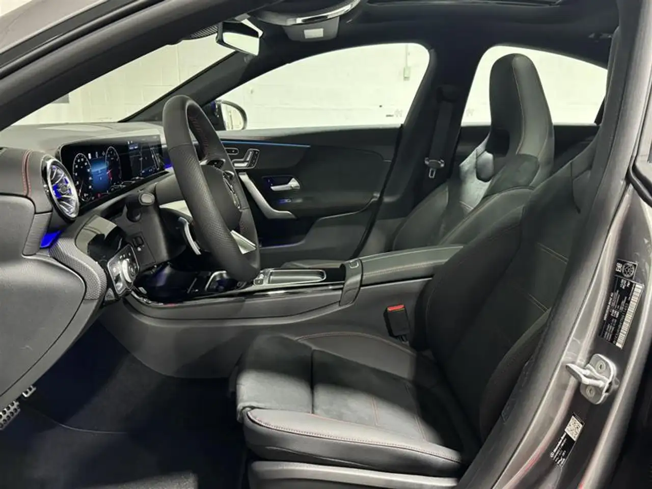 Mercedes-Benz CLA снимка Mercedes-Benz CLA