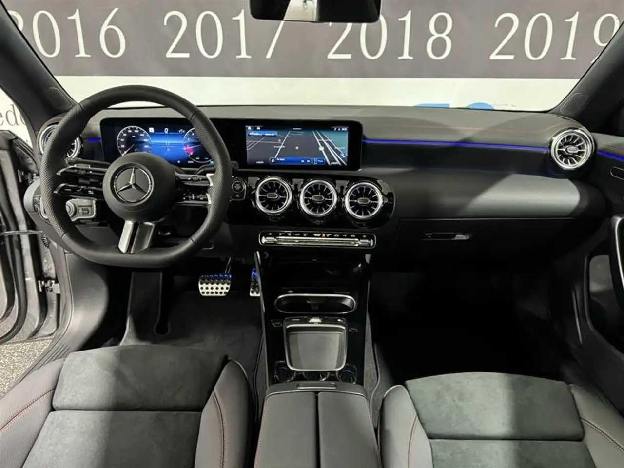 Mercedes-Benz CLA снимка Mercedes-Benz CLA