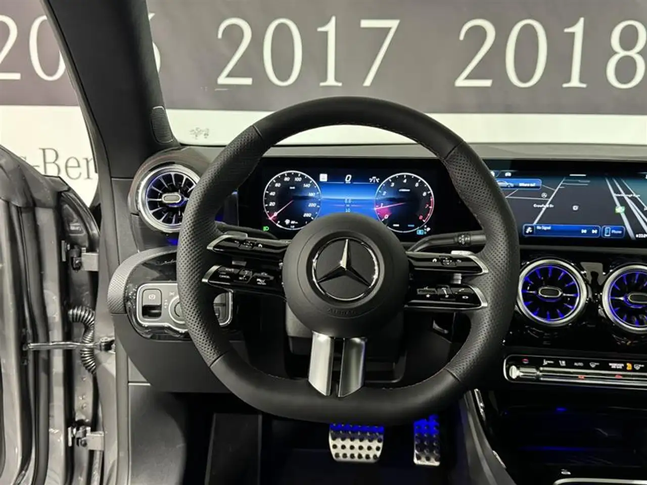 Mercedes-Benz CLA снимка Mercedes-Benz CLA
