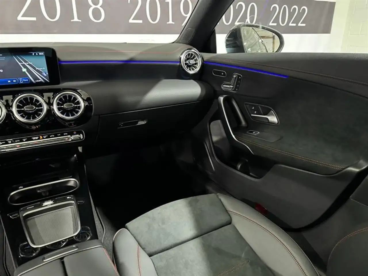 Mercedes-Benz CLA снимка Mercedes-Benz CLA