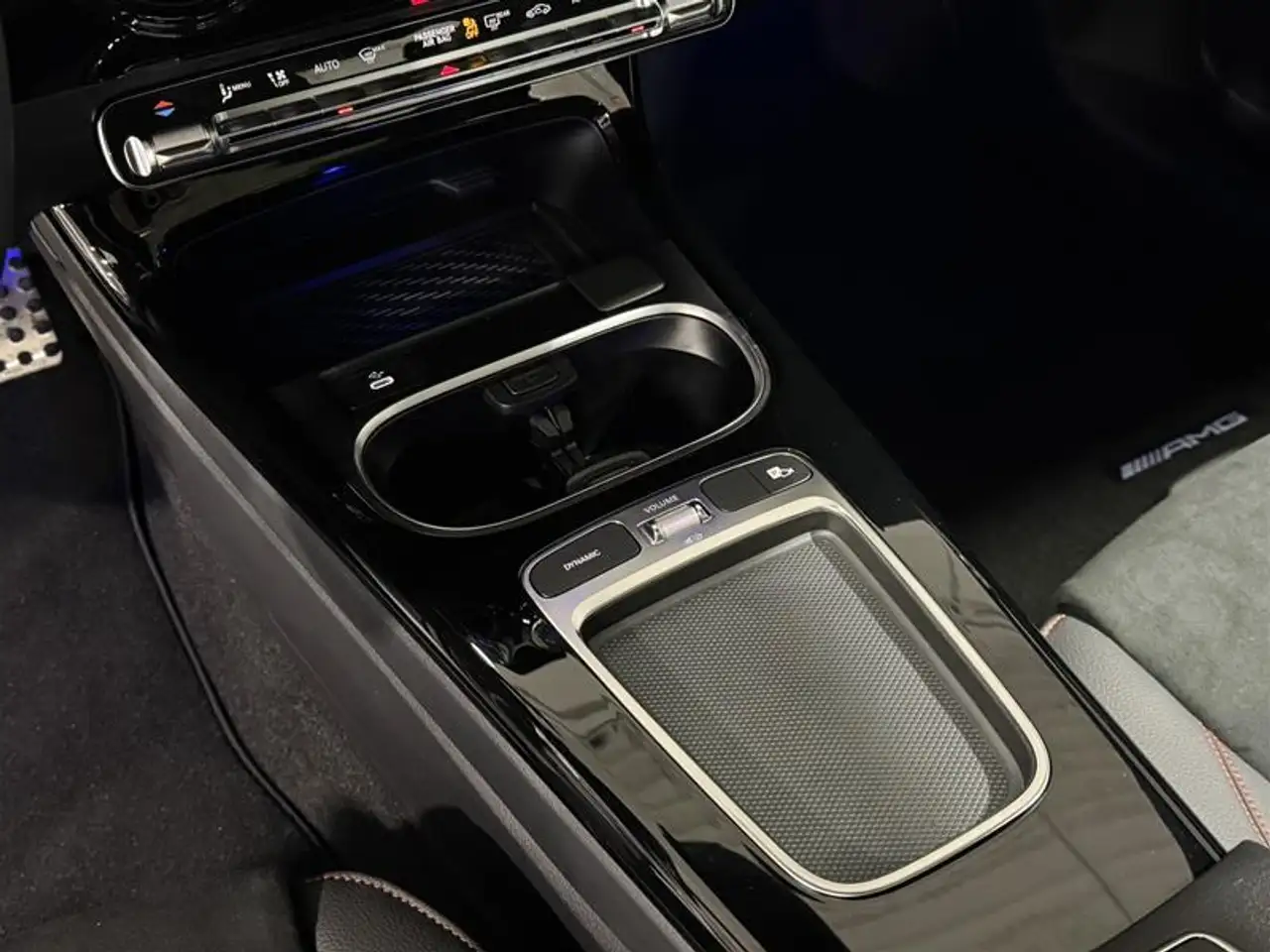 Mercedes-Benz CLA снимка Mercedes-Benz CLA