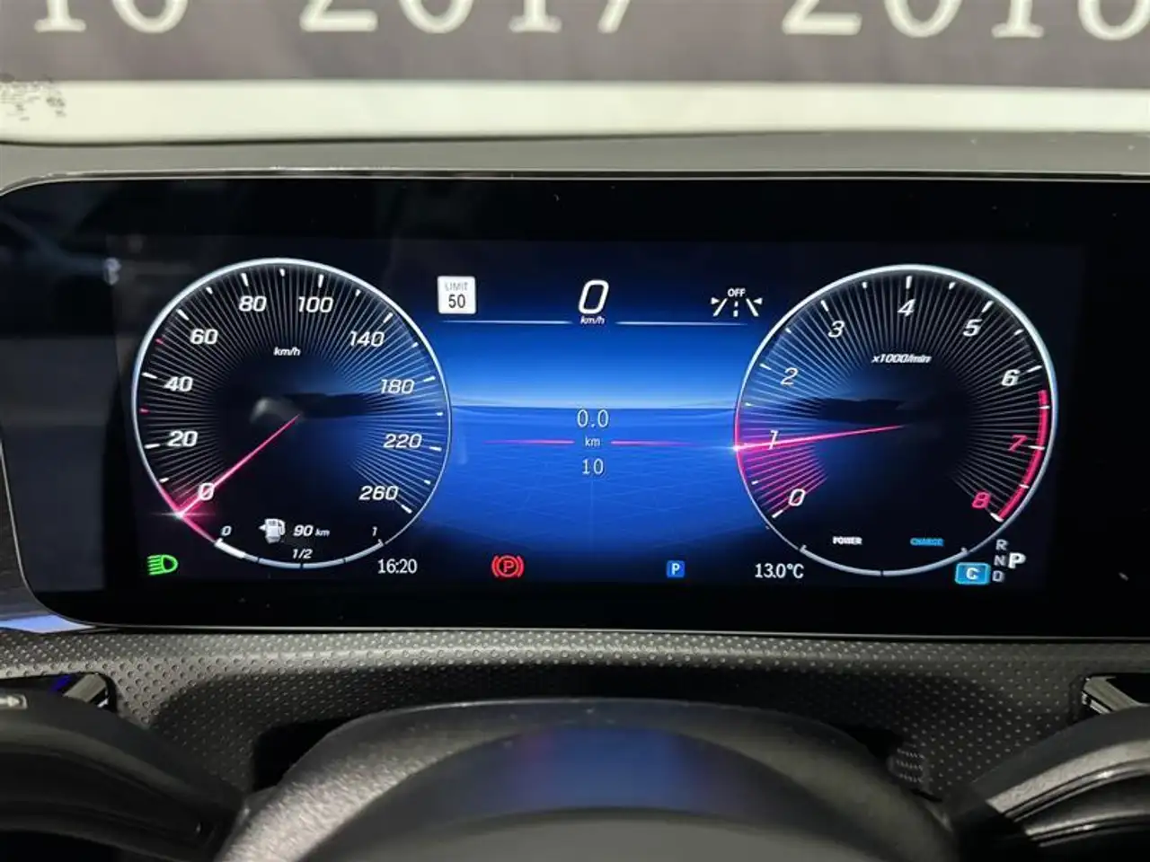 Mercedes-Benz CLA снимка Mercedes-Benz CLA