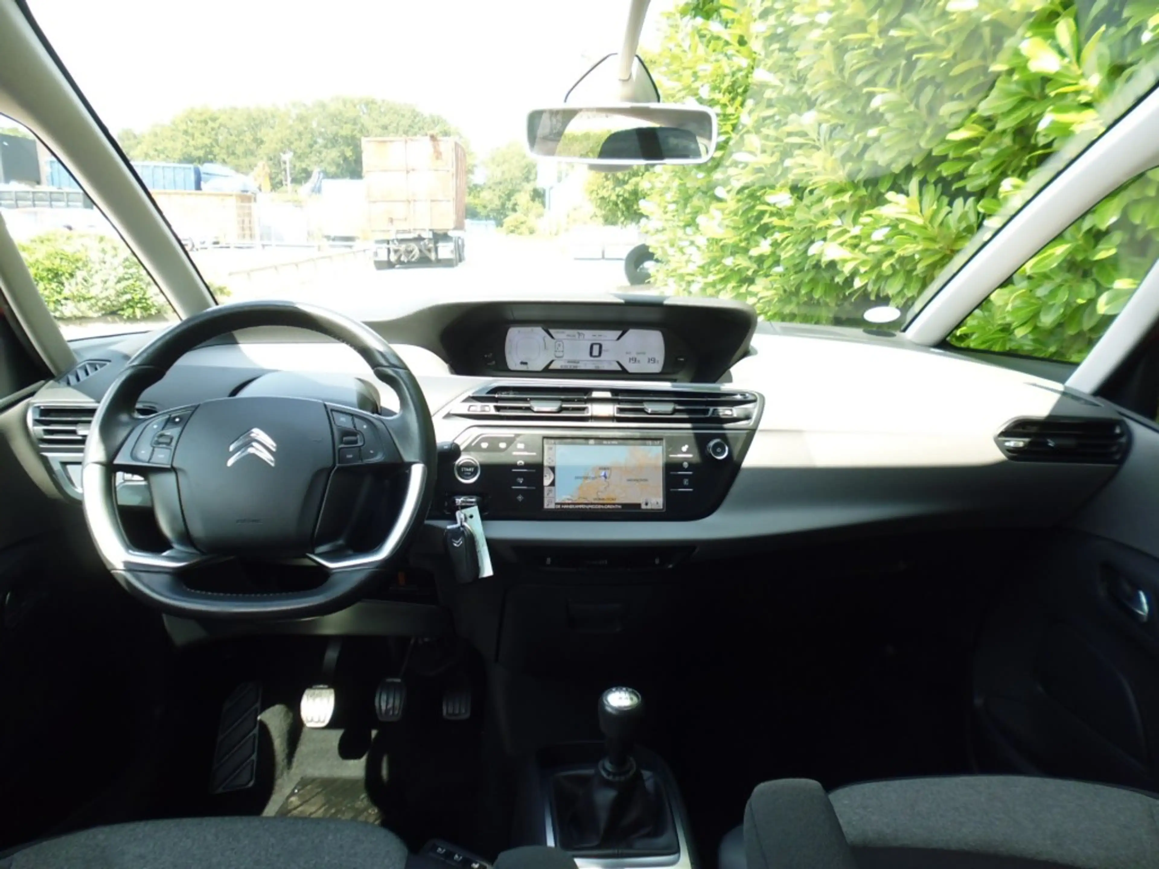 Citroen C4 Picasso 1.2 PureTech Selection 130 pk CRUISE NAVI ESP PDC — photo 4
