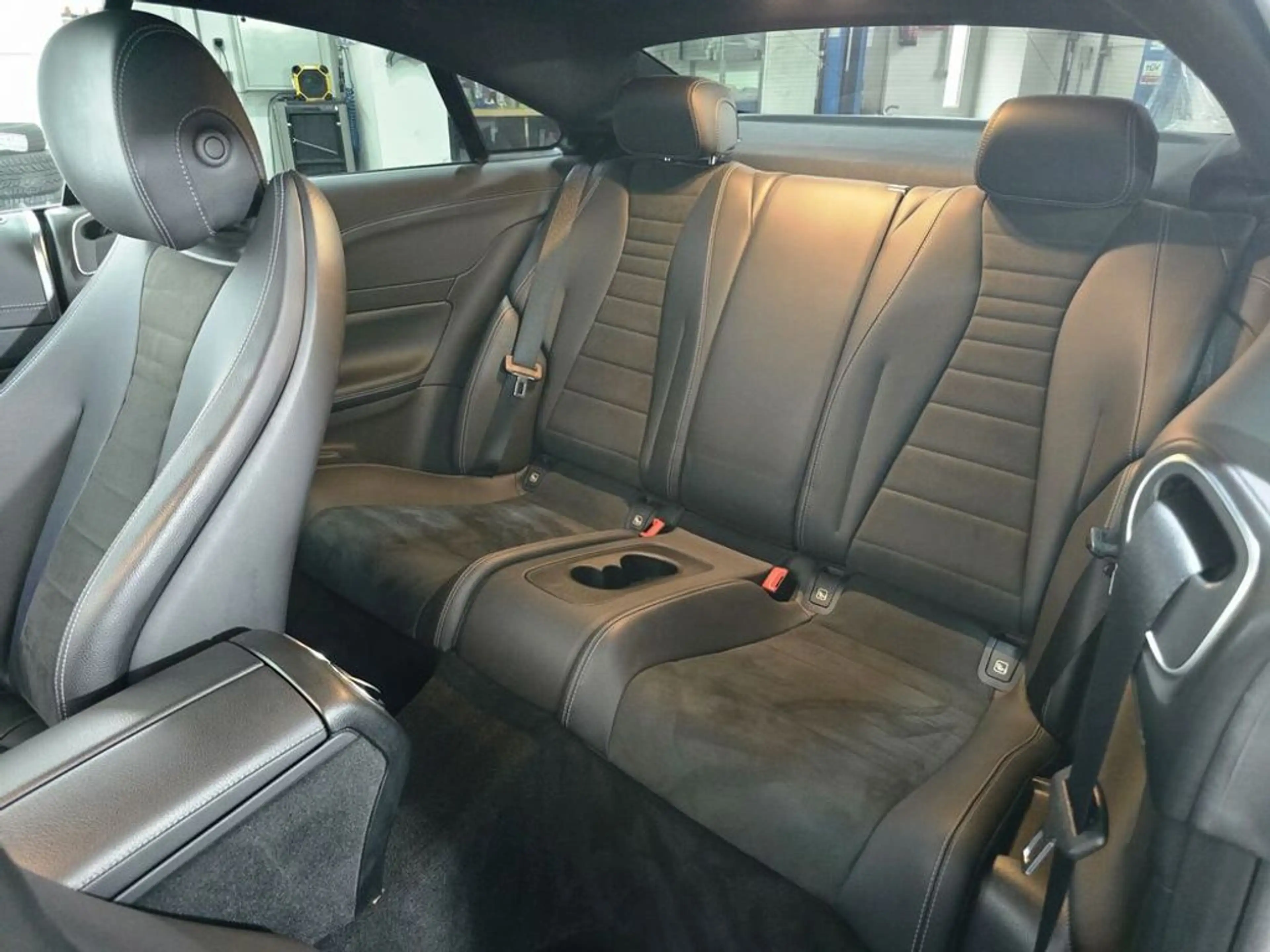 Mercedes-Benz E 220 D Coupe AMG-Line Aut. — photo 11