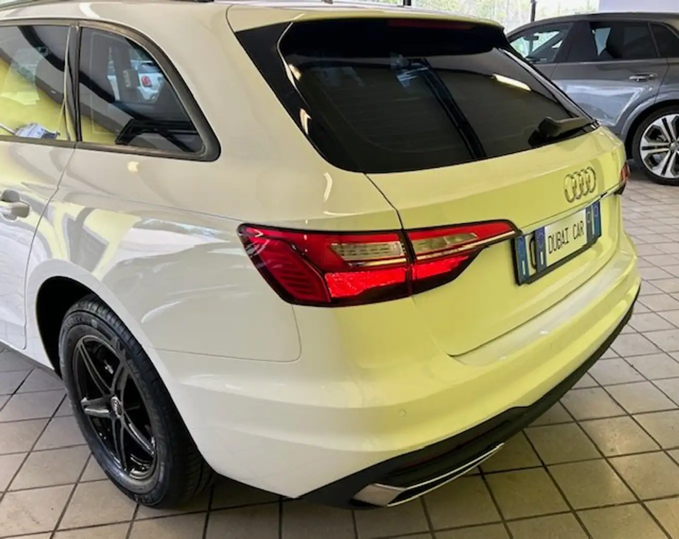 Audi A4 Avant 35 2.0 tdi mhev Blanc - 1