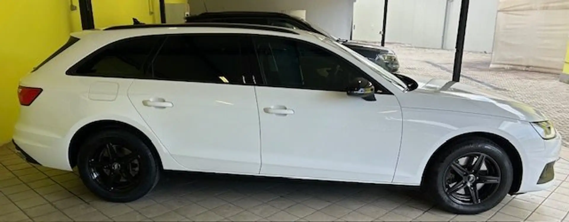 Audi A4 Avant 35 2.0 tdi mhev Blanc - 2