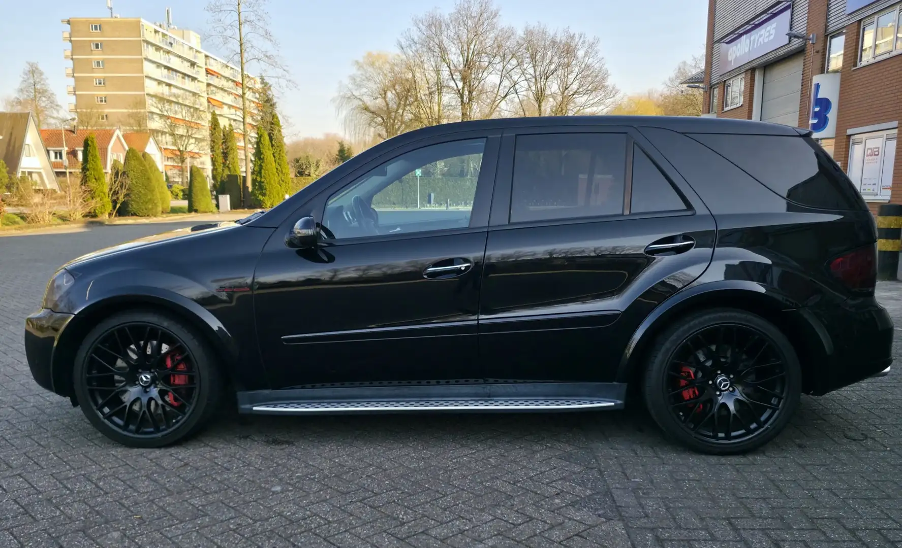 Mercedes-Benz ML 63 AMG Чорний - 2