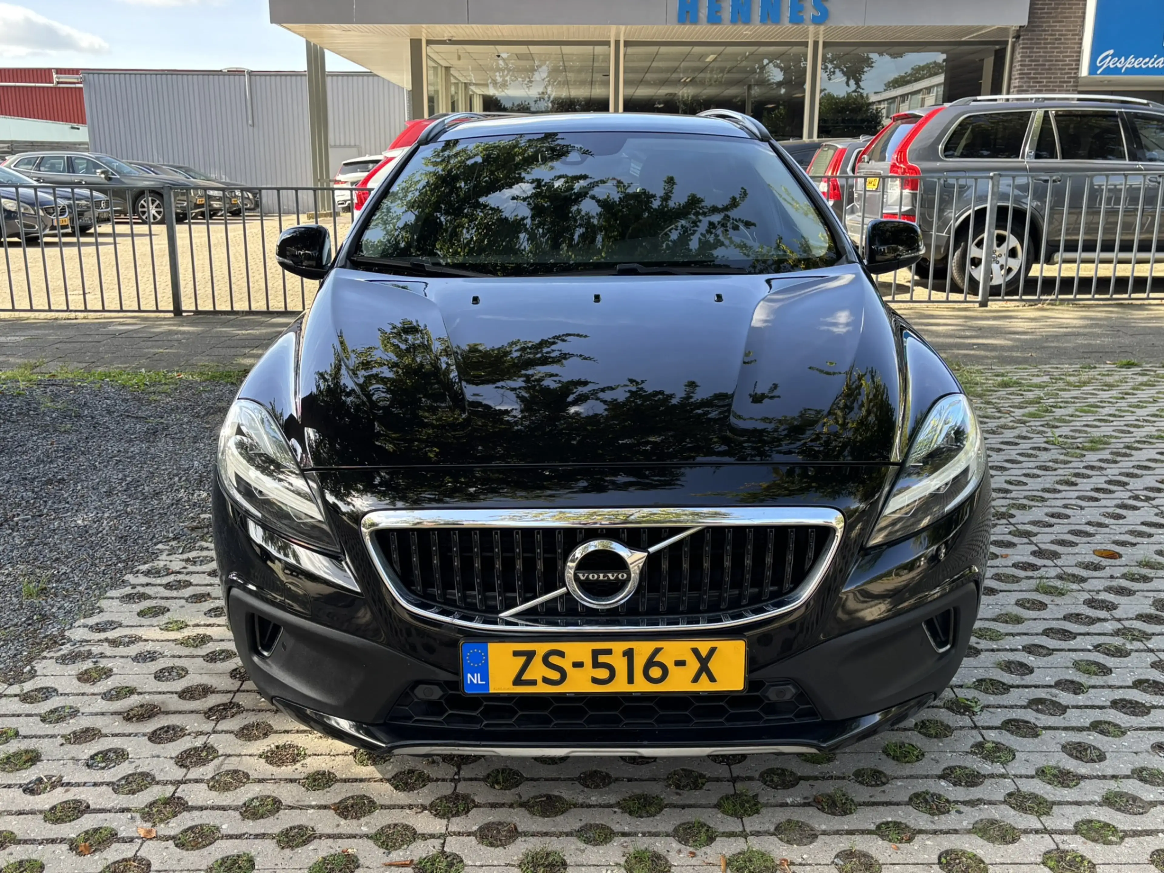 Volvo V40 Cross Country 1.5 T3 Polar+ Luxury DAB Pano Keyless Harman Kardo — photo 12