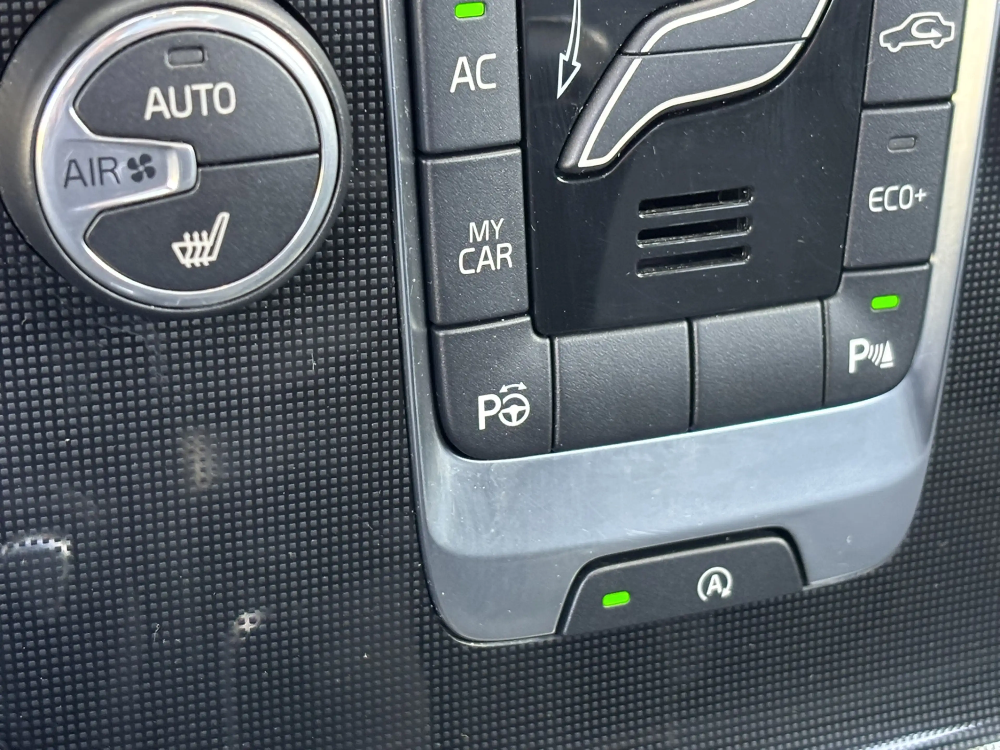 Volvo V40 Cross Country 1.5 T3 Polar+ Luxury DAB Pano Keyless Harman Kardo — photo 18