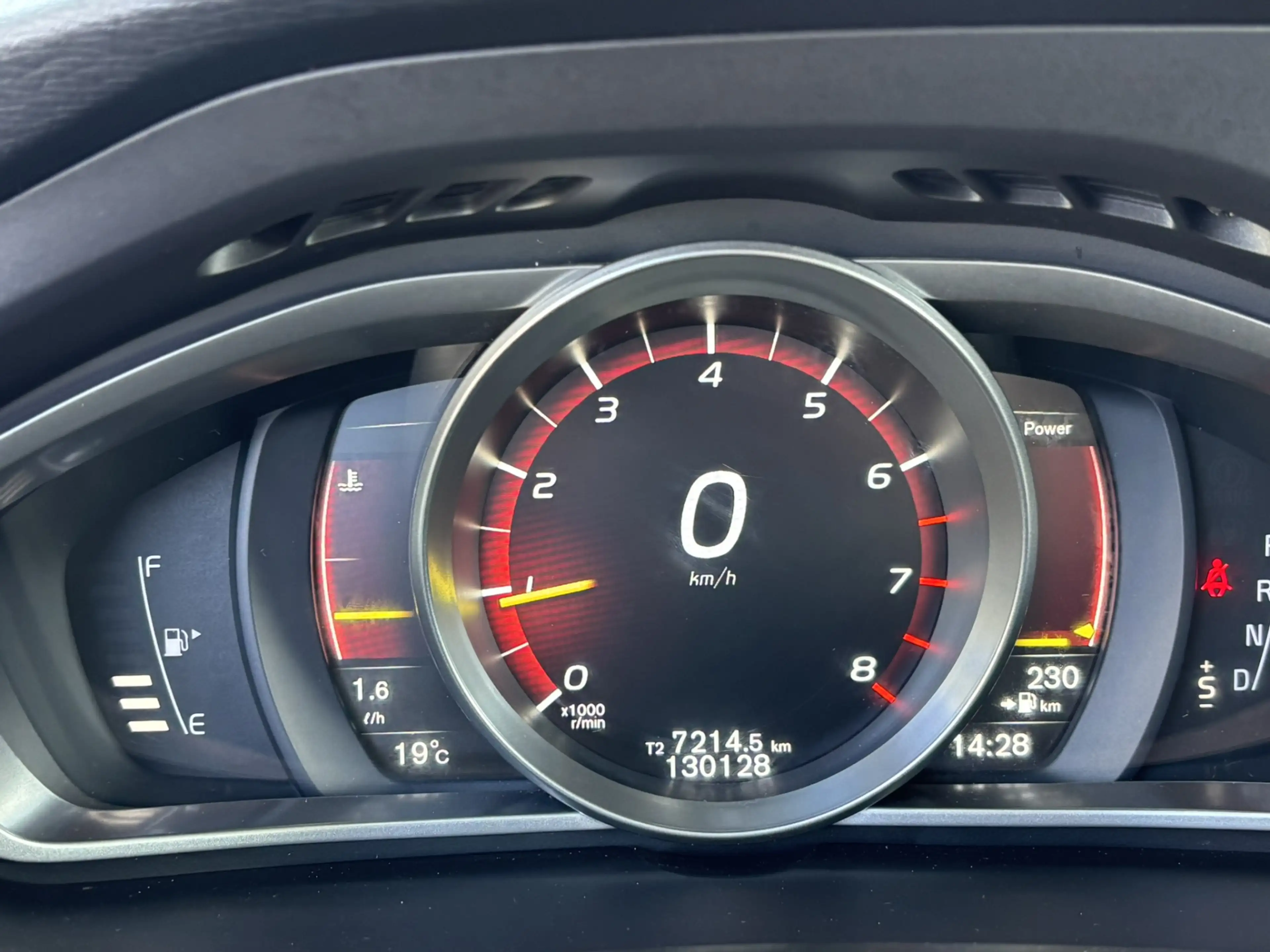 Volvo V40 Cross Country 1.5 T3 Polar+ Luxury DAB Pano Keyless Harman Kardo — photo 24