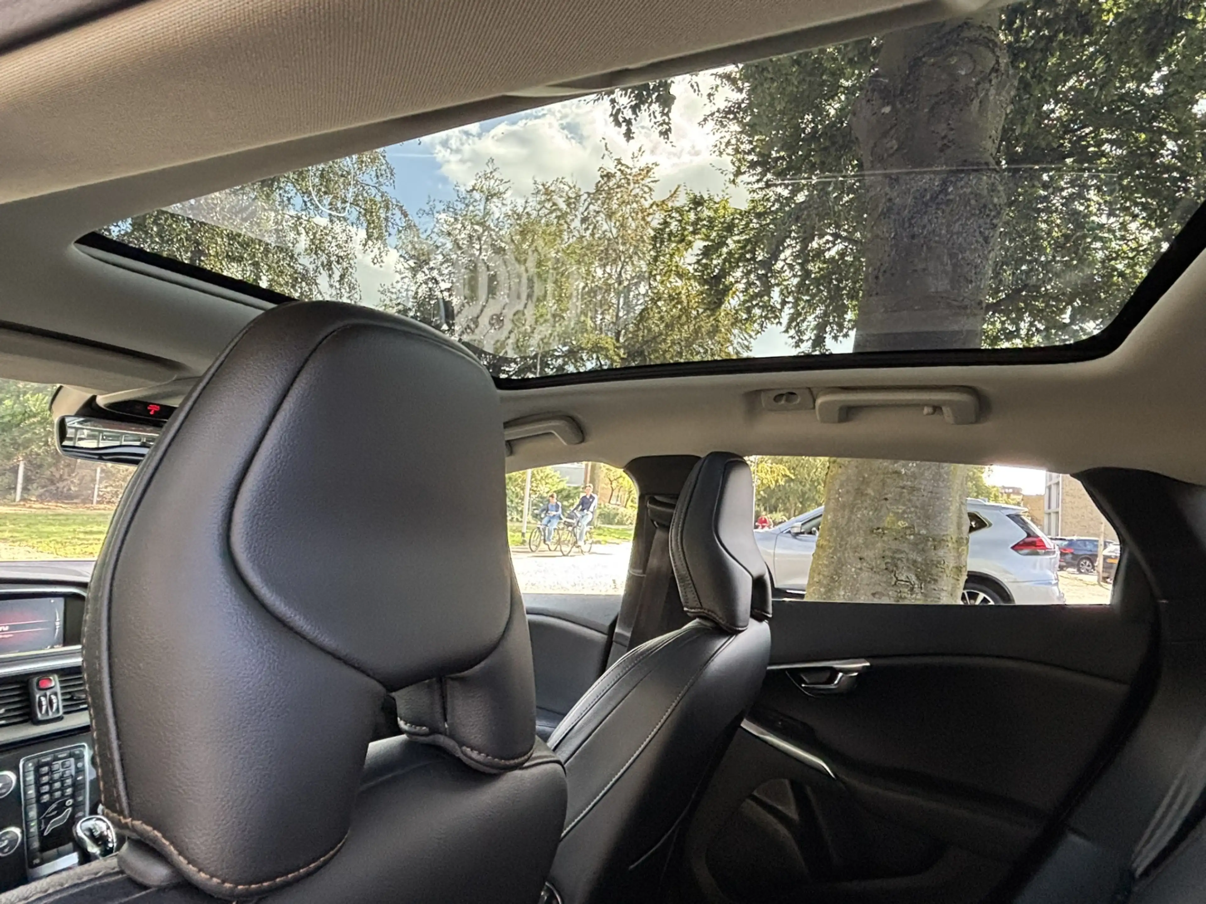 Volvo V40 Cross Country 1.5 T3 Polar+ Luxury DAB Pano Keyless Harman Kardo — photo 25