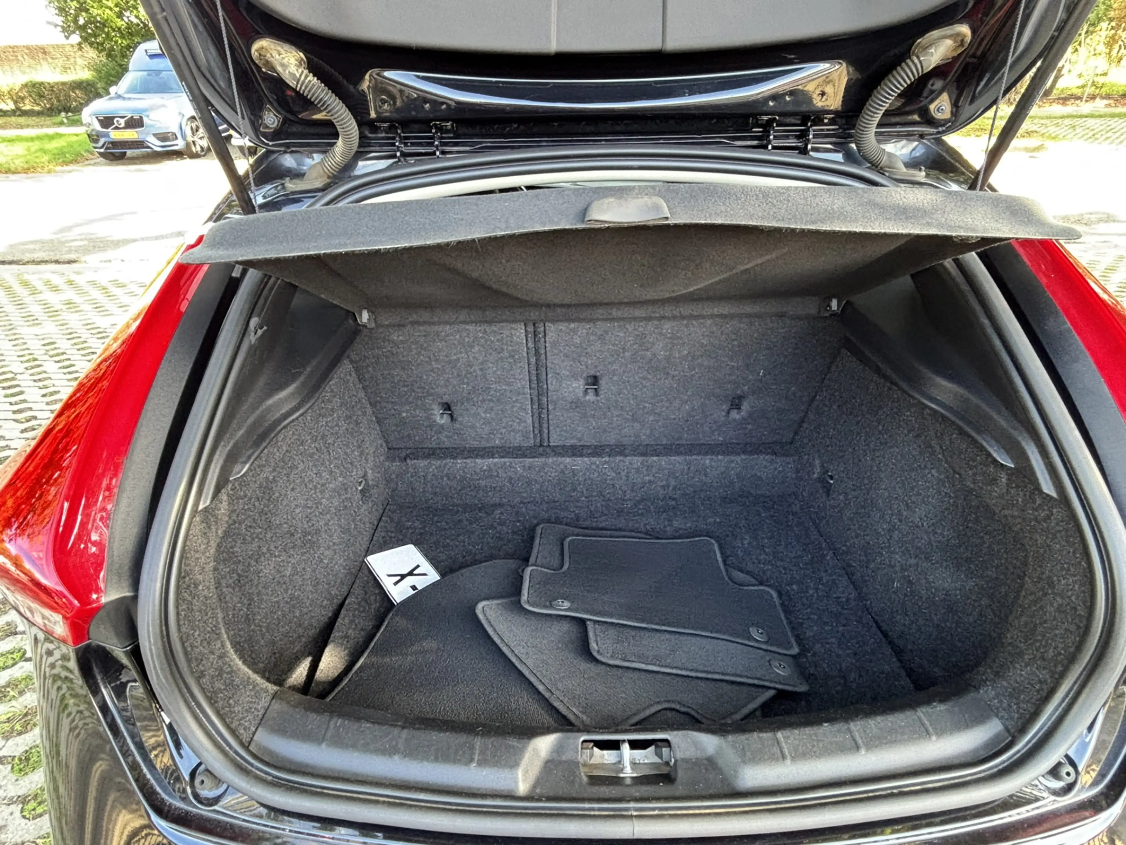 Volvo V40 Cross Country 1.5 T3 Polar+ Luxury DAB Pano Keyless Harman Kardo — photo 17