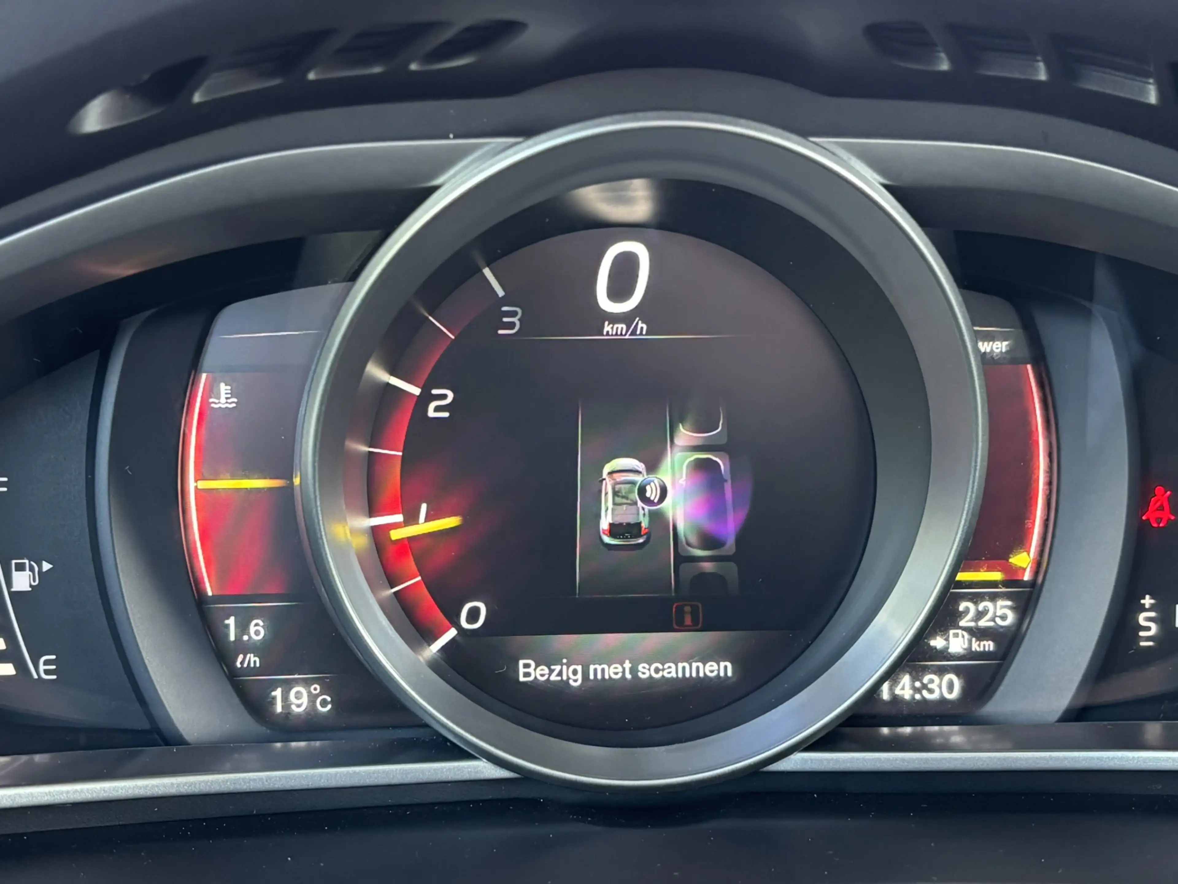 Volvo V40 Cross Country 1.5 T3 Polar+ Luxury DAB Pano Keyless Harman Kardo — photo 19
