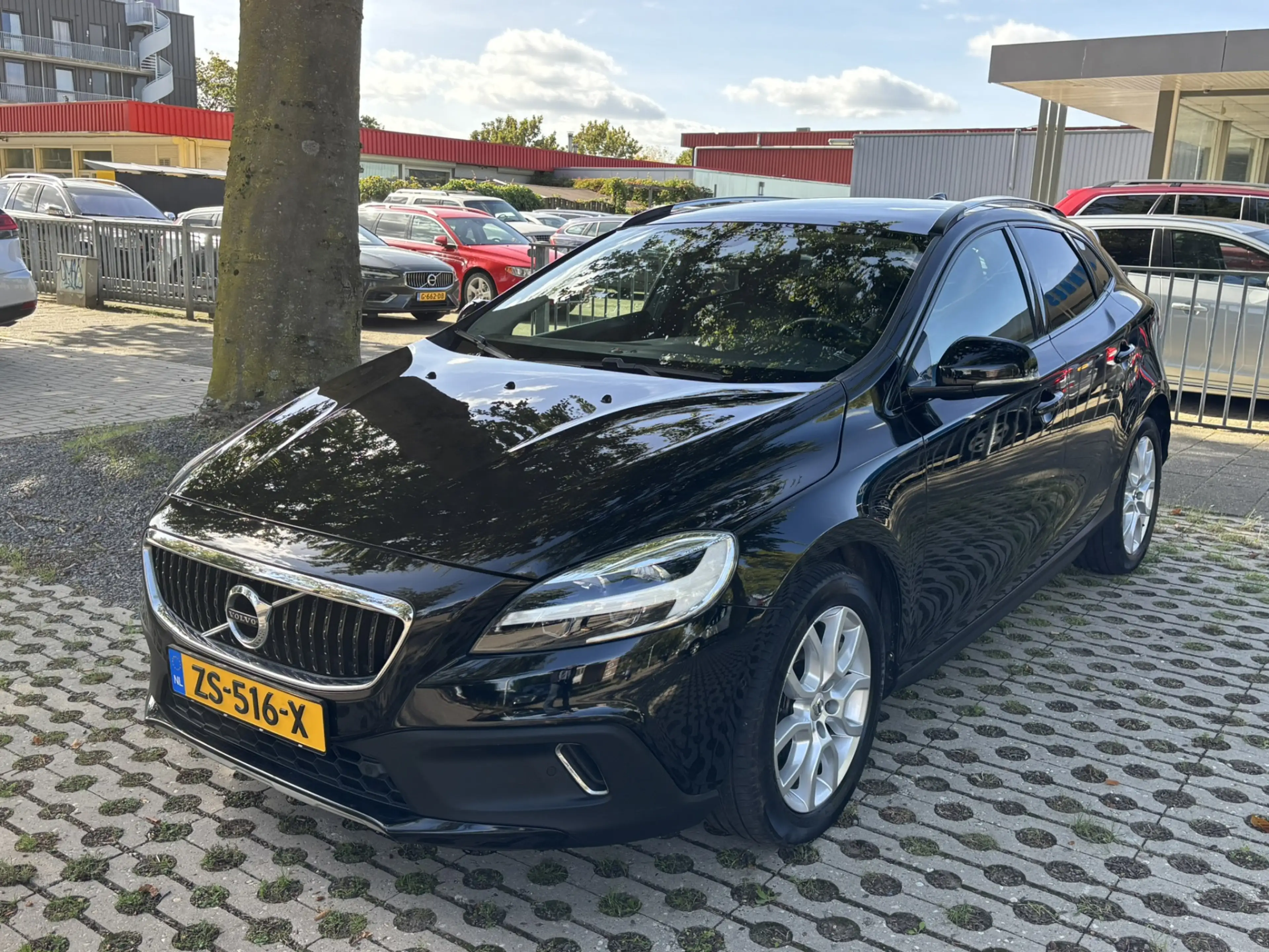 Volvo V40 Cross Country 1.5 T3 Polar+ Luxury DAB Pano Keyless Harman Kardo — photo 16